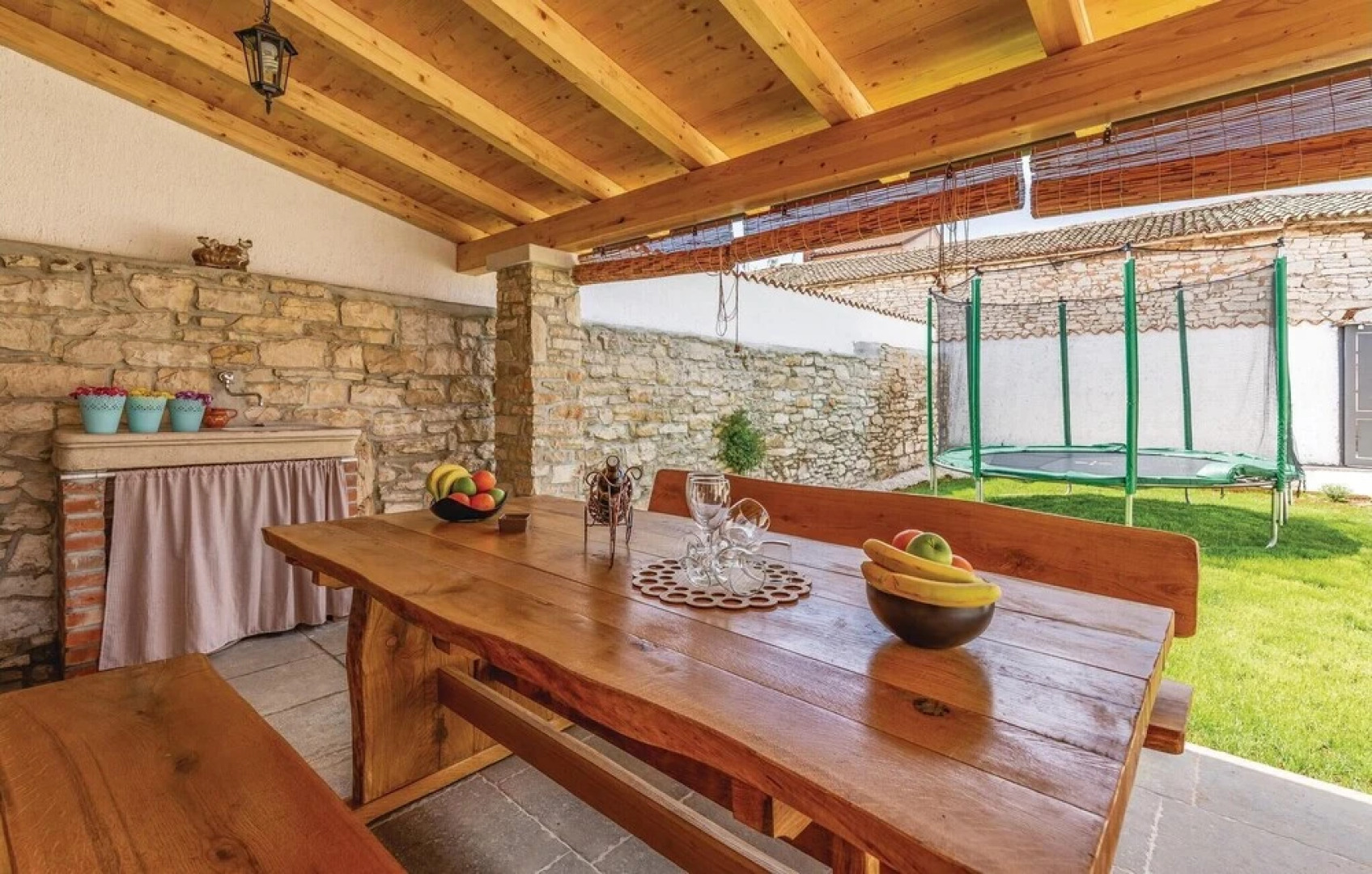 Stunning Home in Peruski With Wifi and 2 Bedrooms