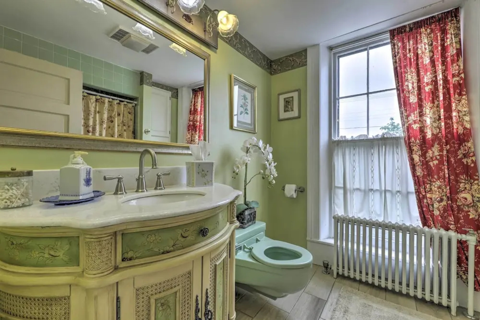 Elegant Norwich House w/ Billiards Room & Ballroom