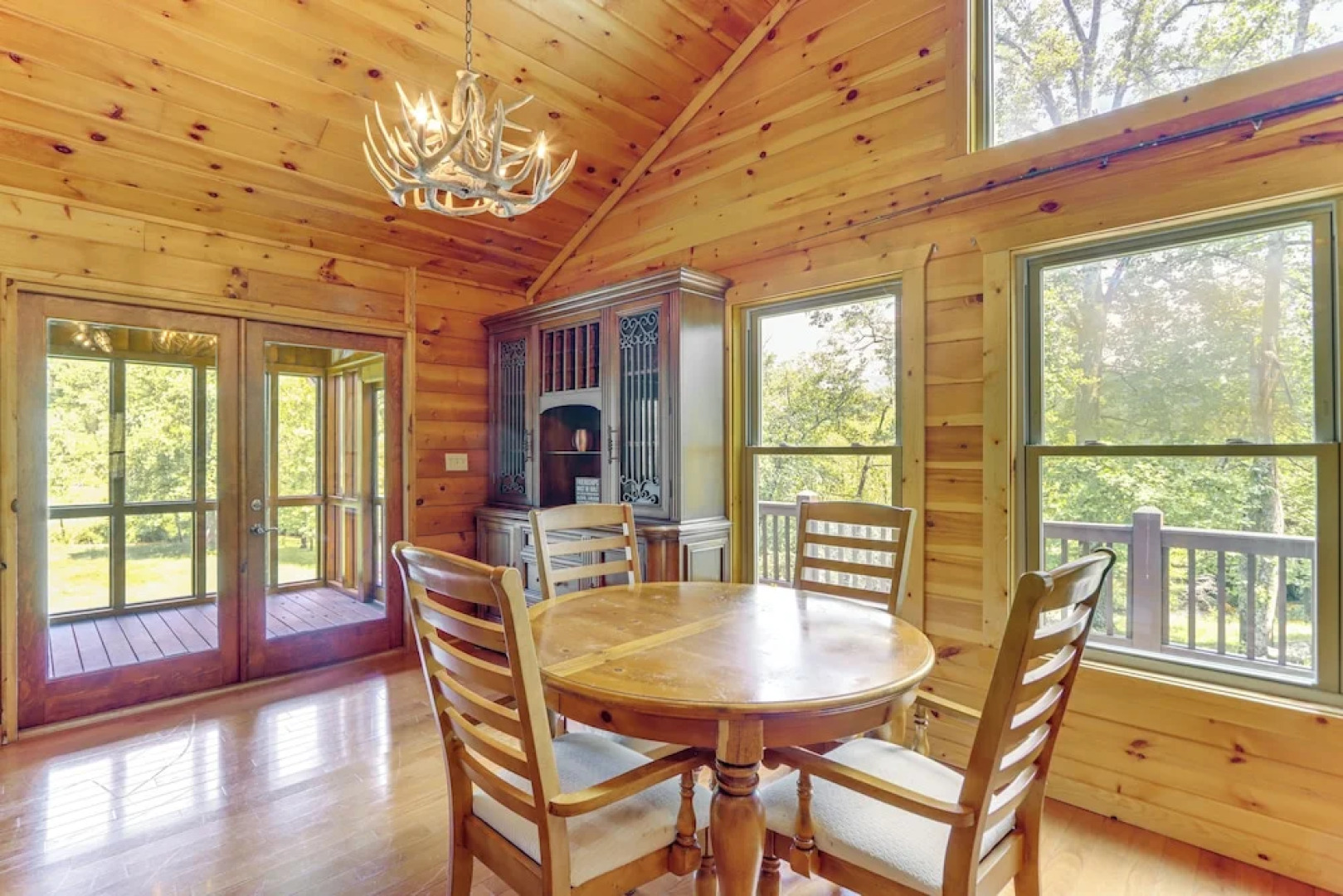 Riffle Run Cabin: River Access, Hot Tub, Game Room