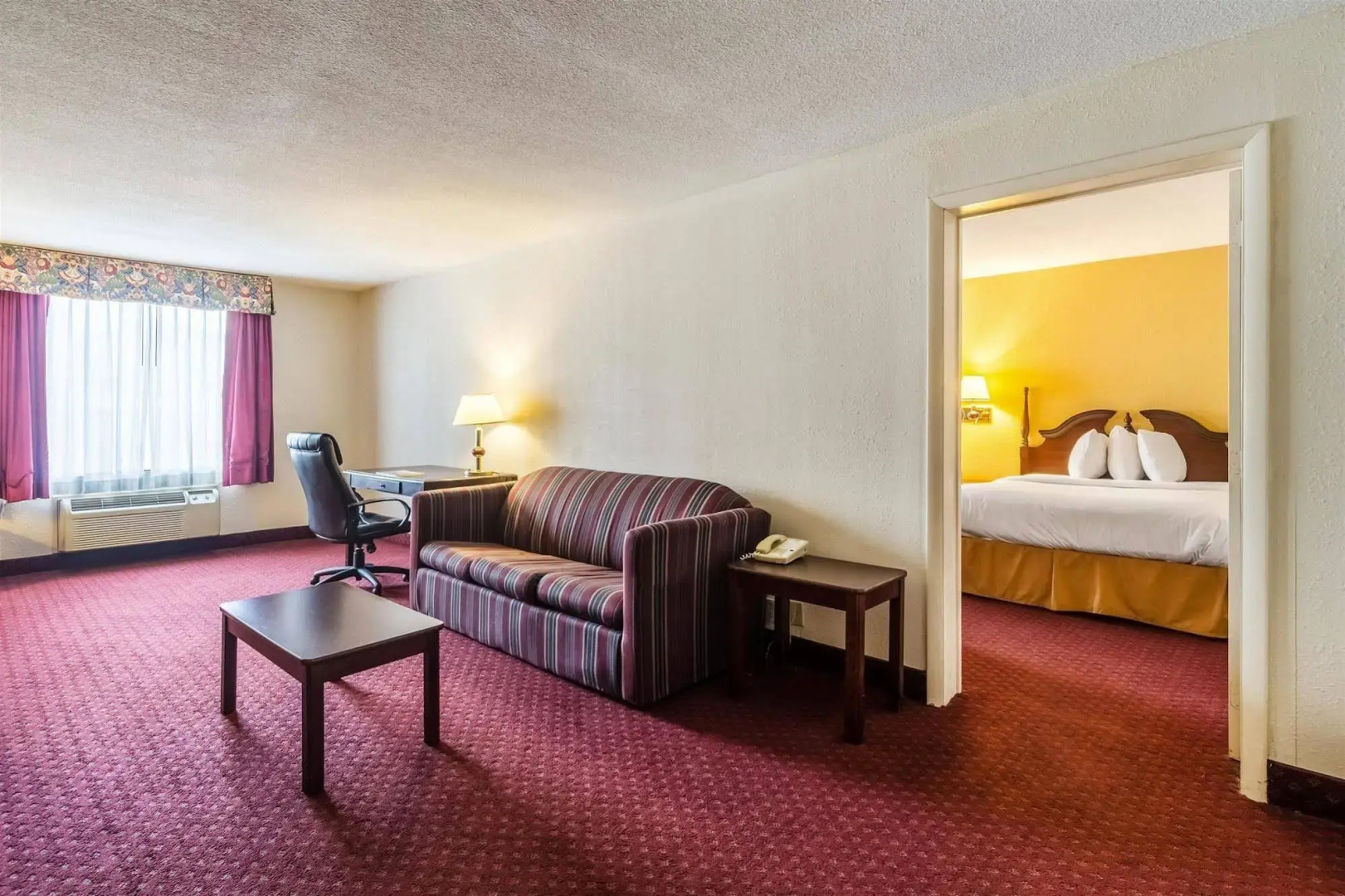 Econo Lodge Inn & Suites Chambersburg Central