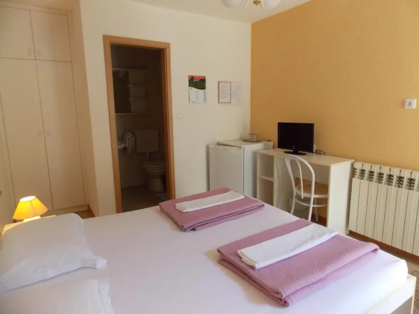 Apartments & Rooms Karmen