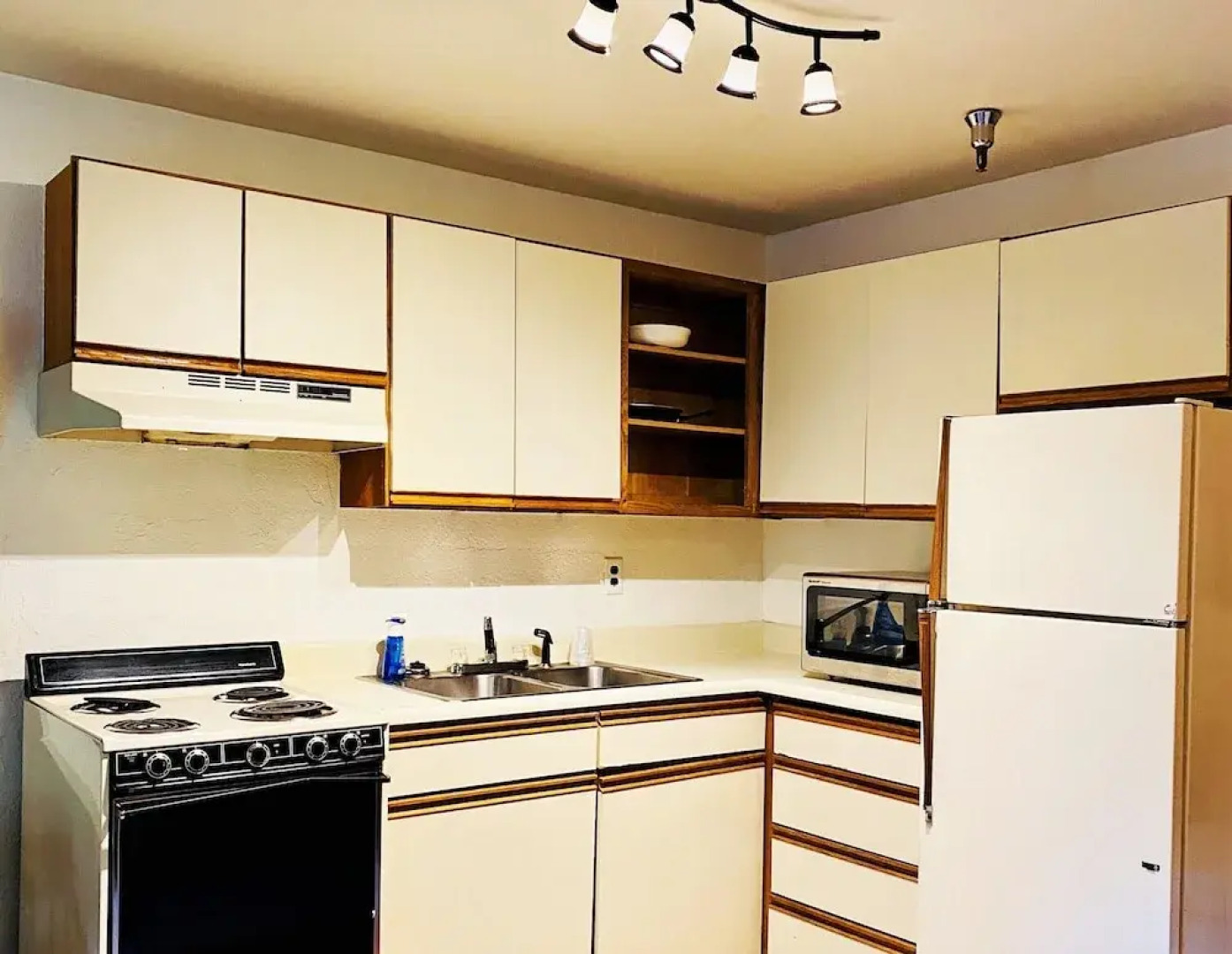 Alaskan Hotel and Bar