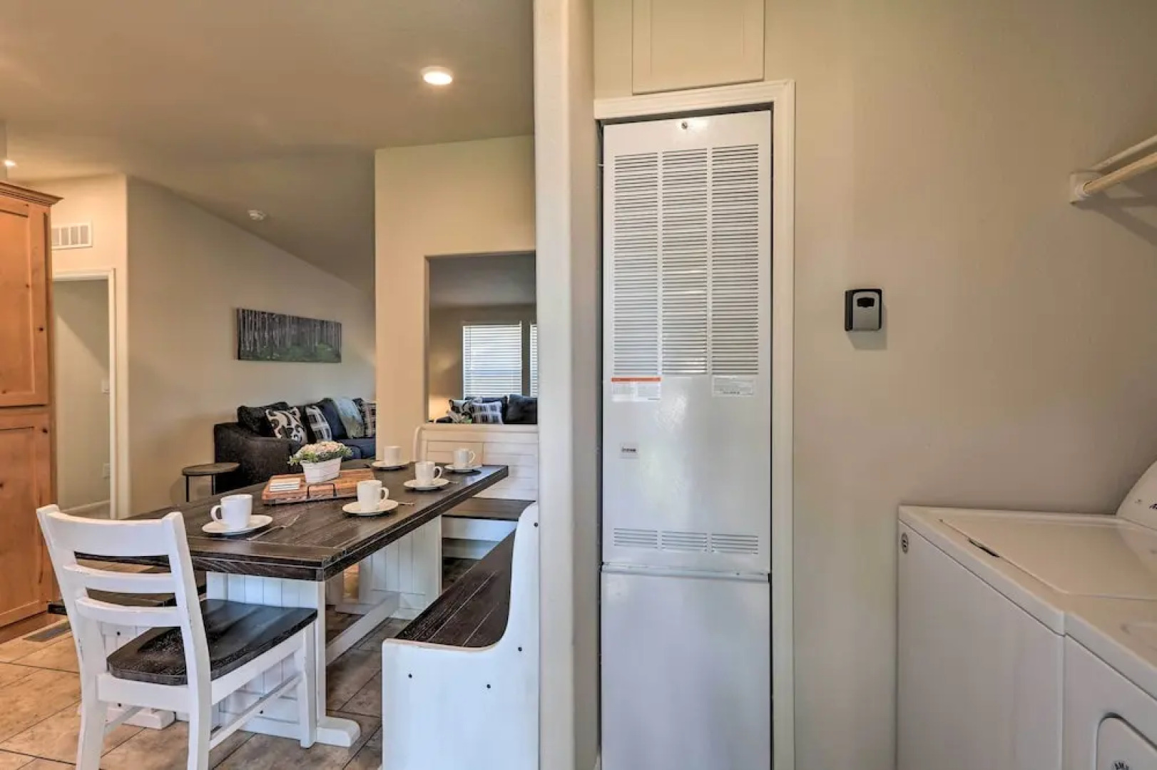 Bright & Modern Flagstaff Cottage Escape!