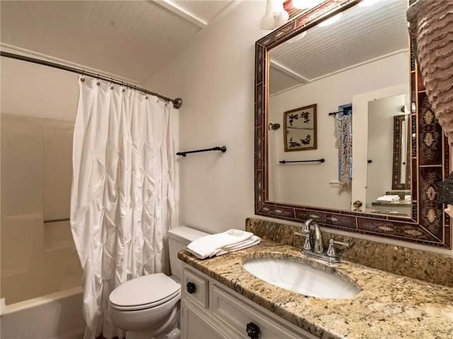 Bella Luna Cottage - Three Bedroom Cabin