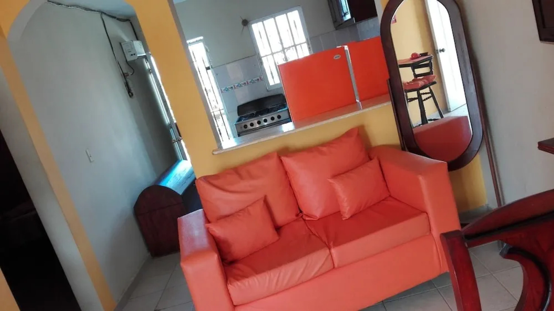 Bright and Youth Condo With hot Water