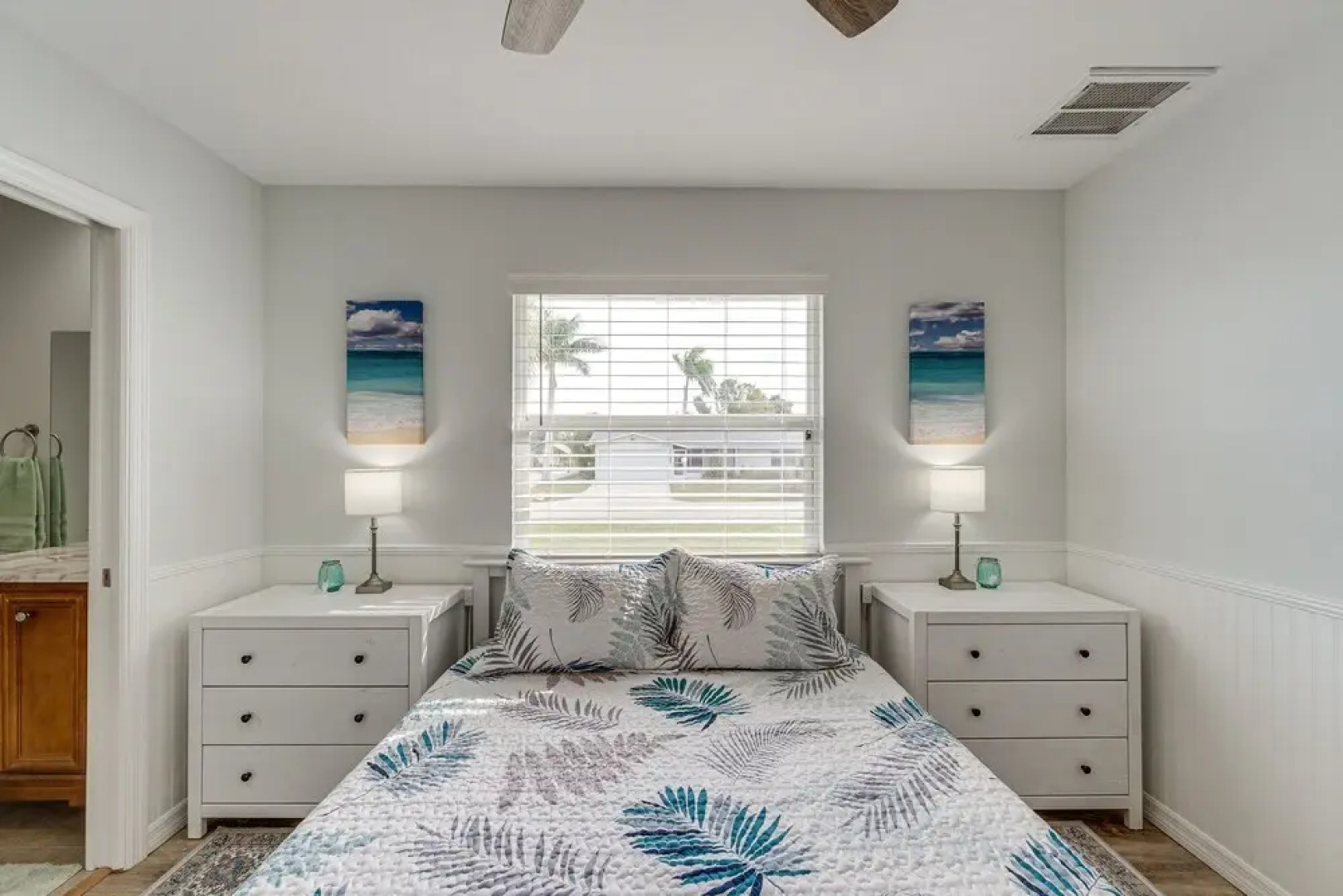 Stylish Bokeelia Home: Deck & Outdoor Dining Area!