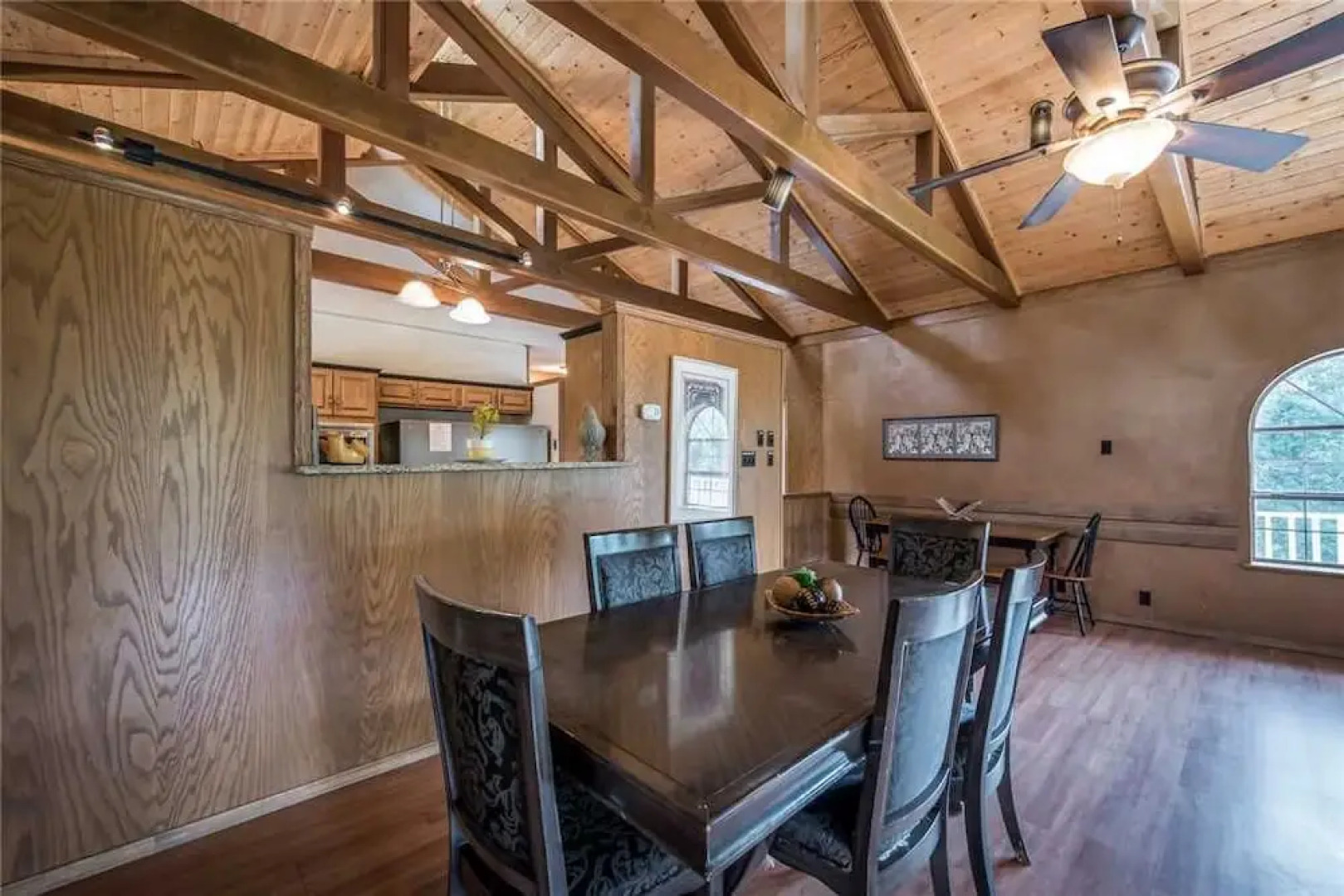 Blue Bear Retreat - Eight Bedroom Cabin