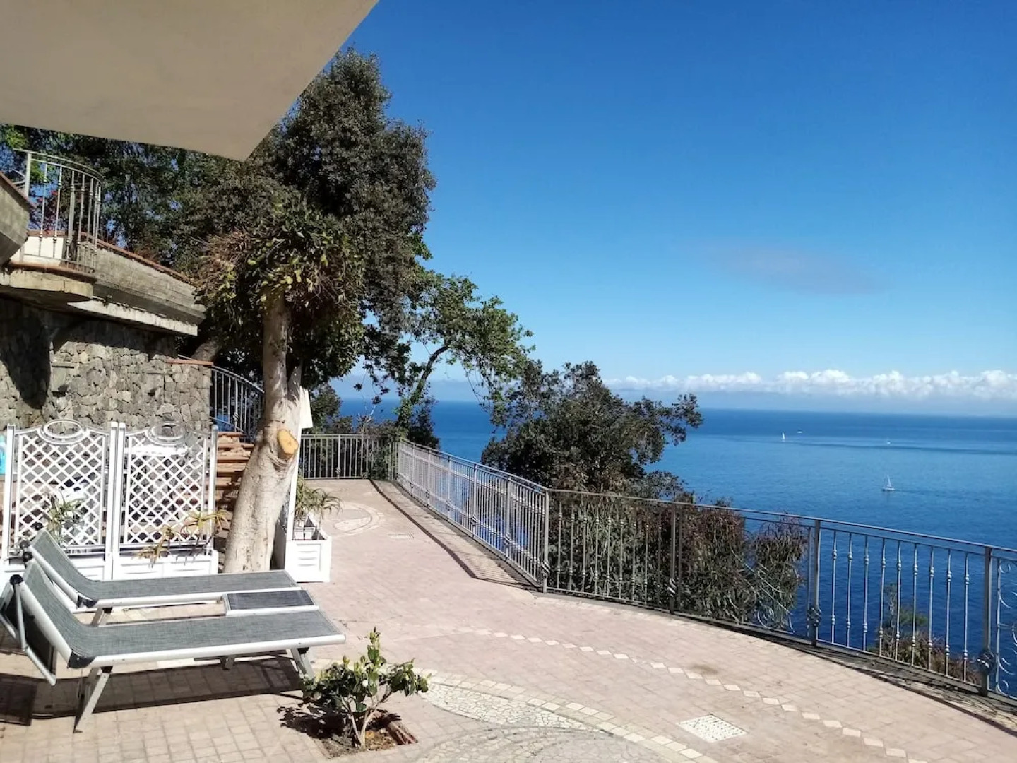 L'Incanto Restaurant & Suites