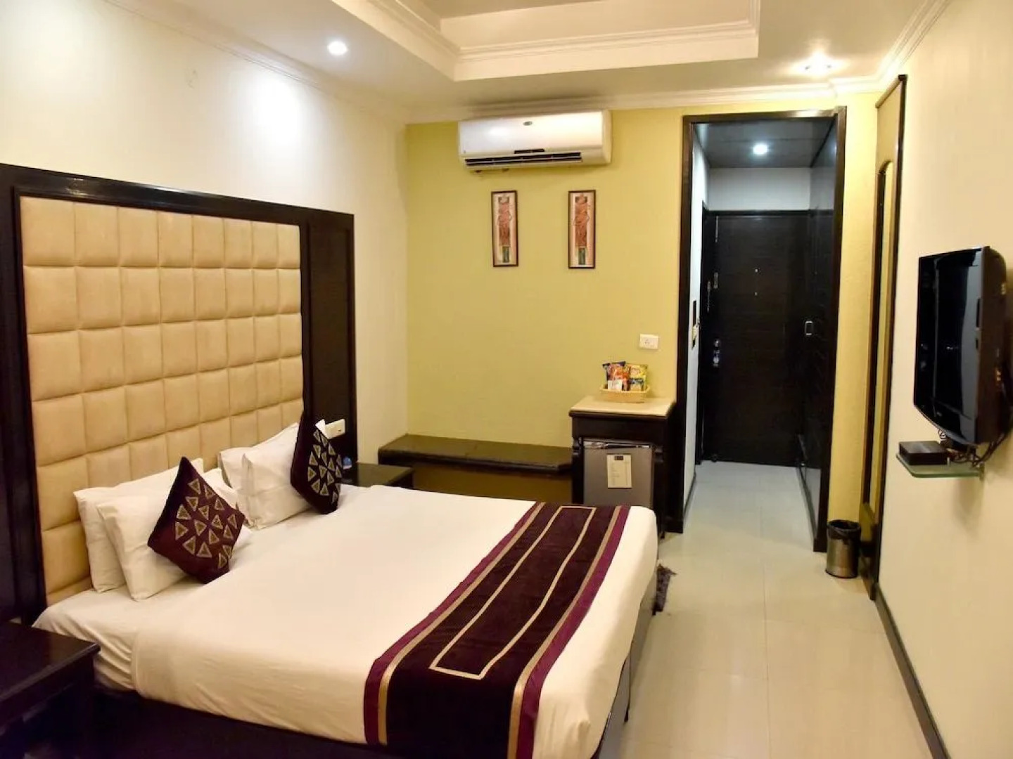 OYO 2148 Hotel Metro 43