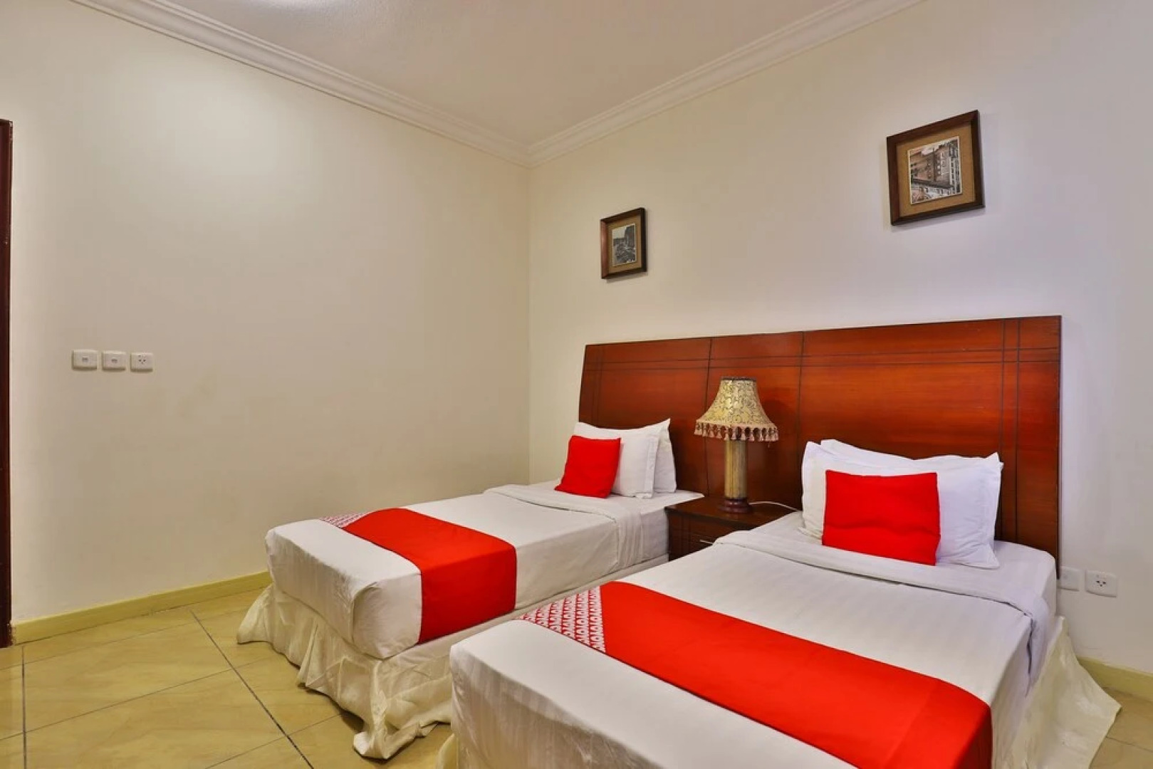 OYO 227 The New Address Hotel