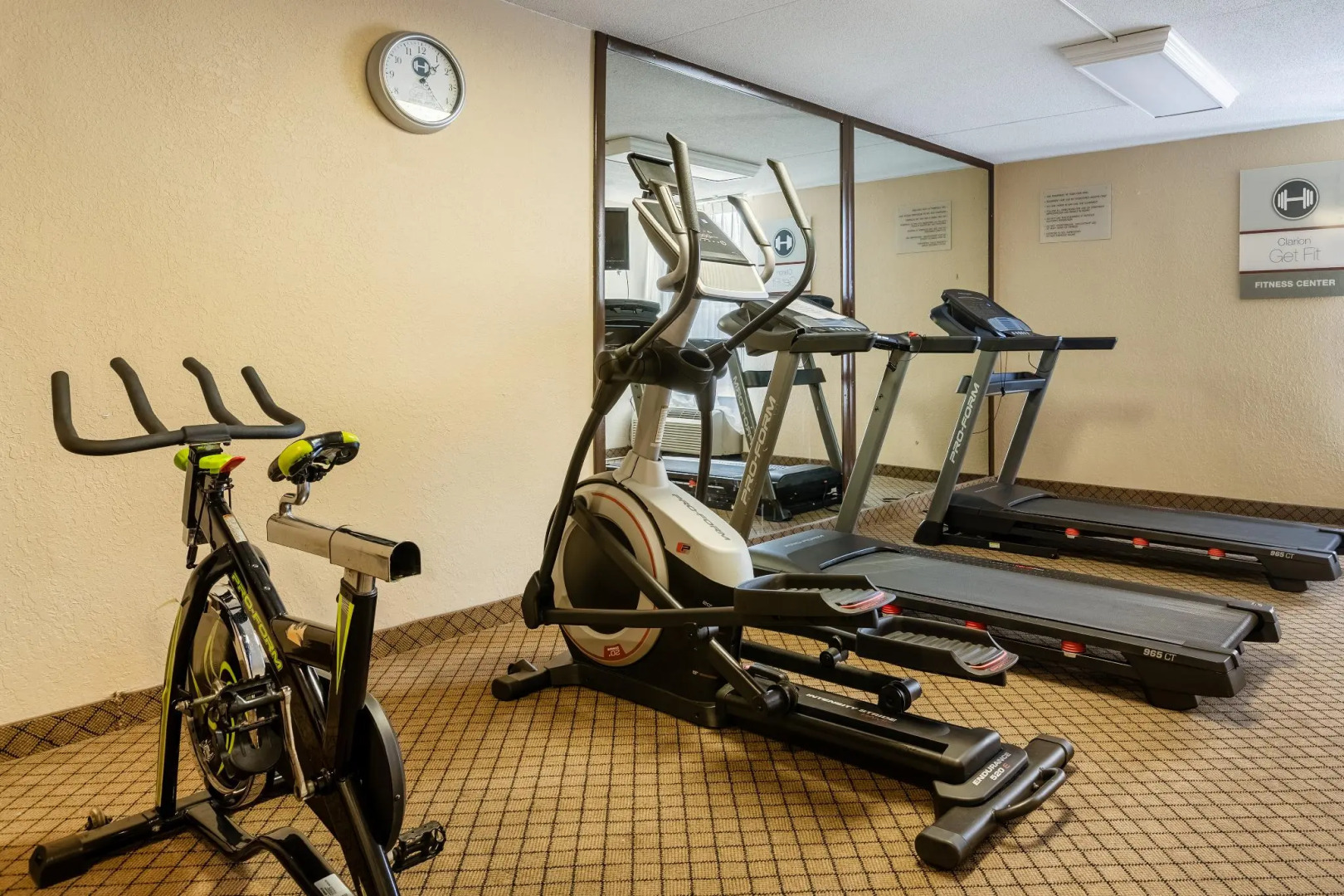 Clarion Inn & Suites Grand Rapids Airport