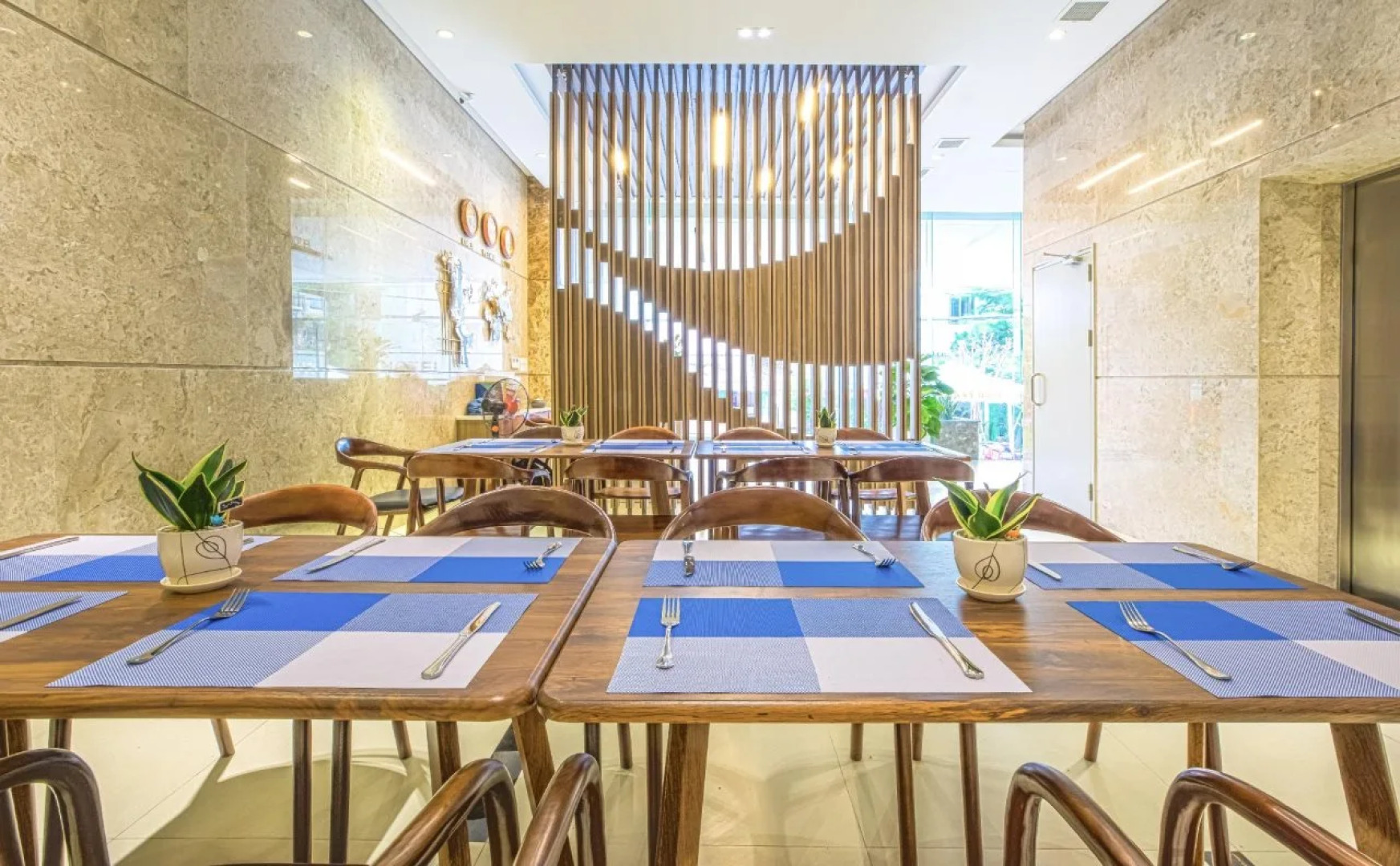 Yen Vy Hotel & Apartment