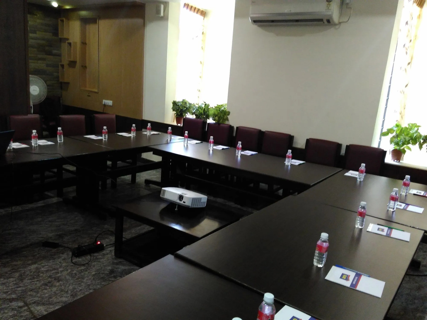Hotel Raj Vista - Suites & Convention