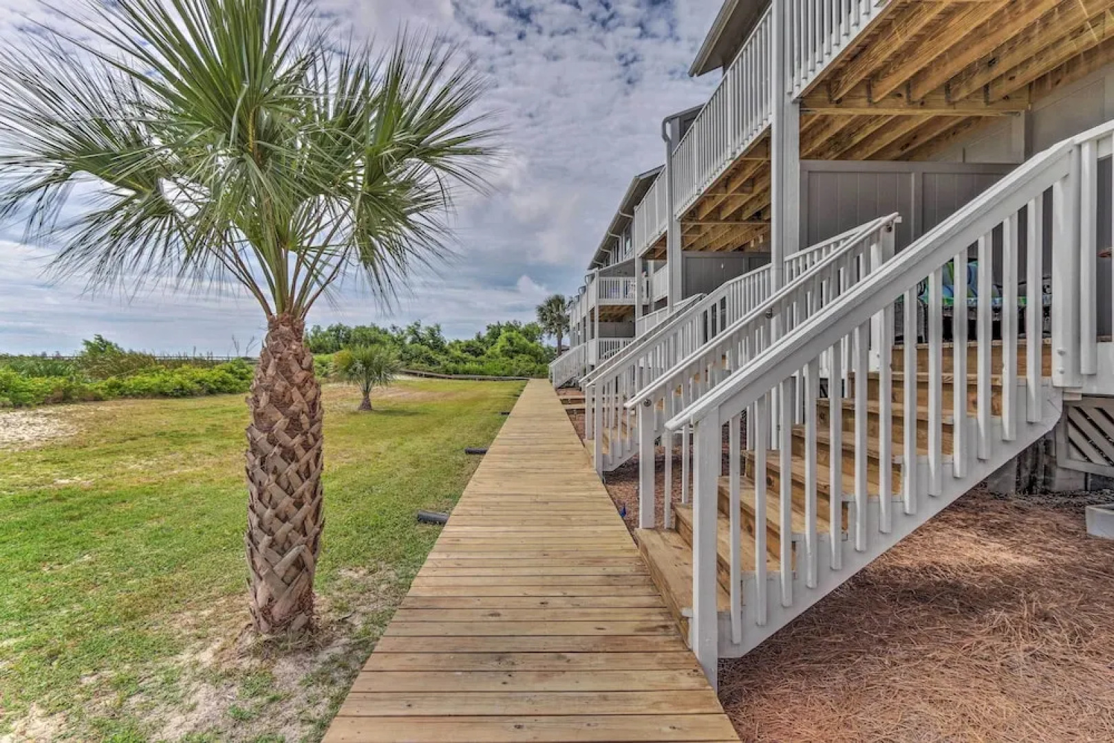 Harbor Island Beach Retreat - Steps to Ocean!