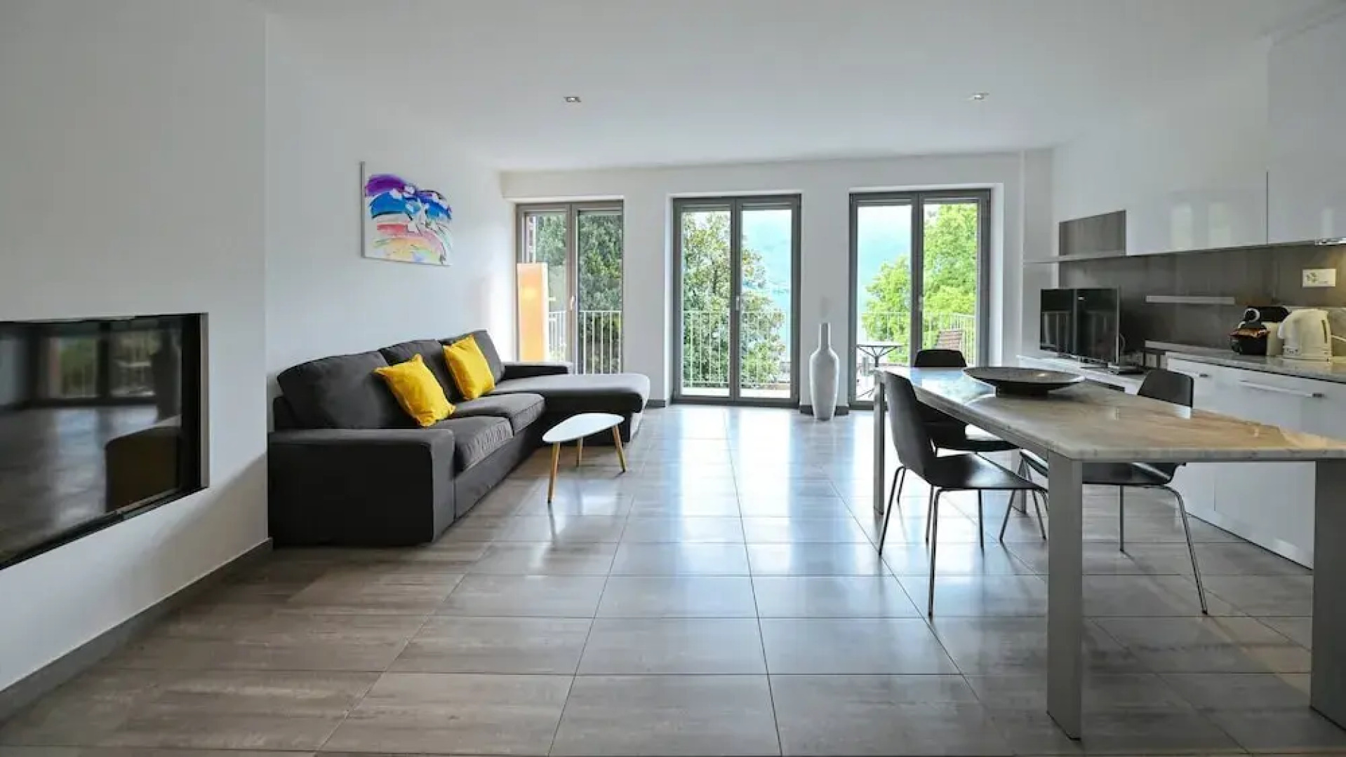 Sunny Suite With Lake View