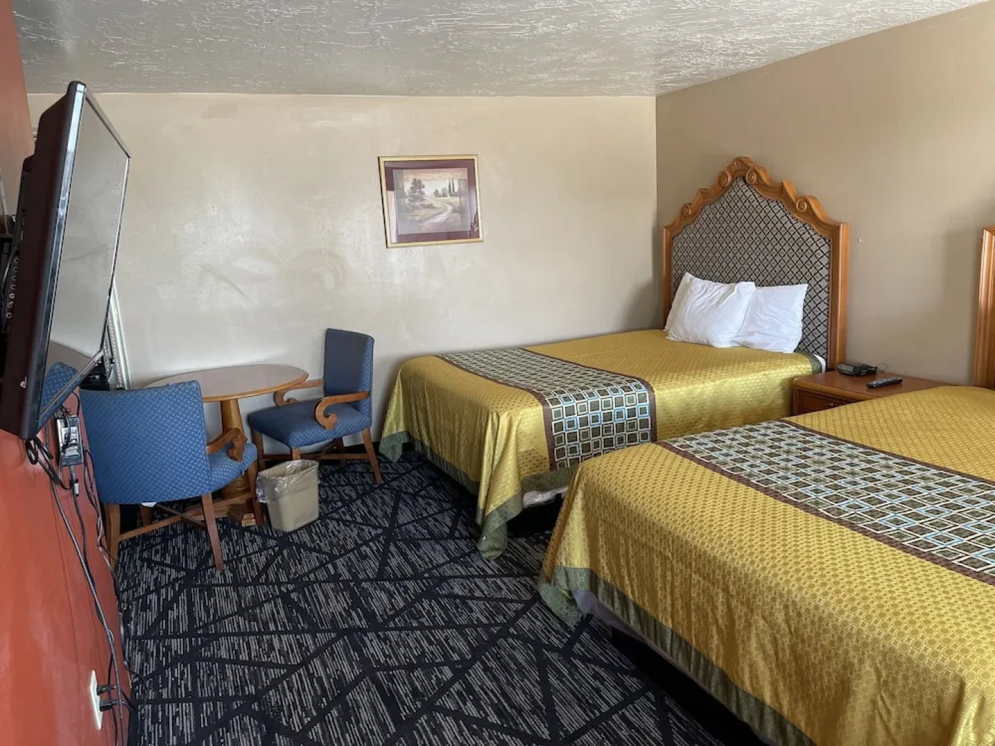 Rodeway Inn & Suites
