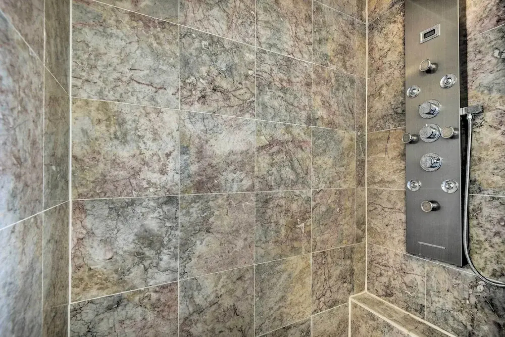 Romantic Pasadena Home w/ Covered Porch!