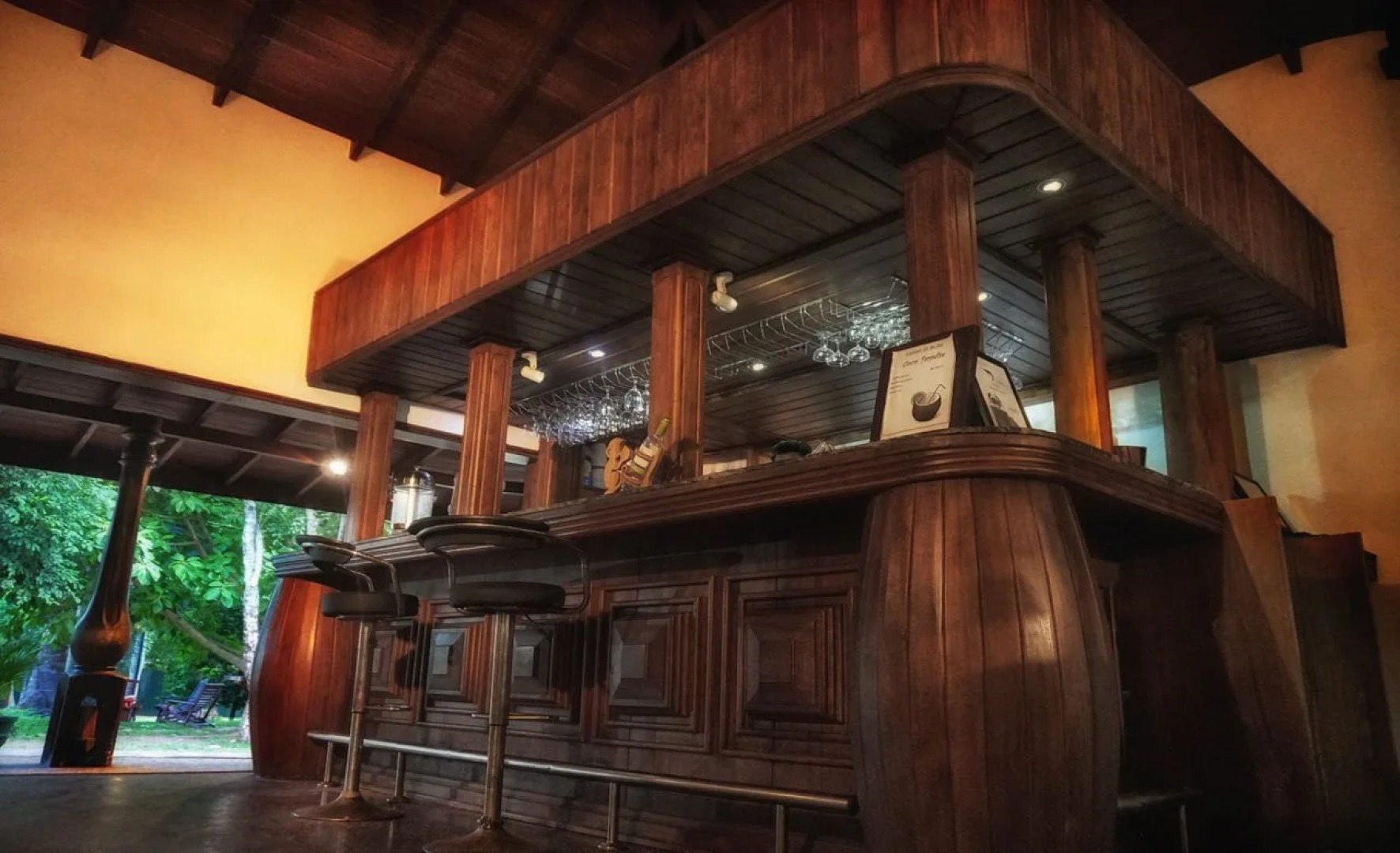 Saunter Paradise Hotel