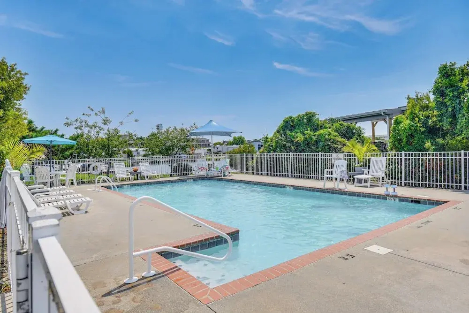 Pools, Boat Ramp & More: Cottage in Virginia Beach