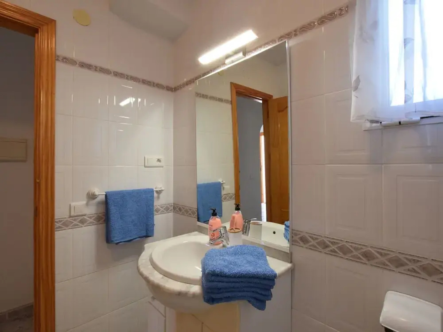 Cozy Holiday Home With Private Swimming Pool in Viñuela