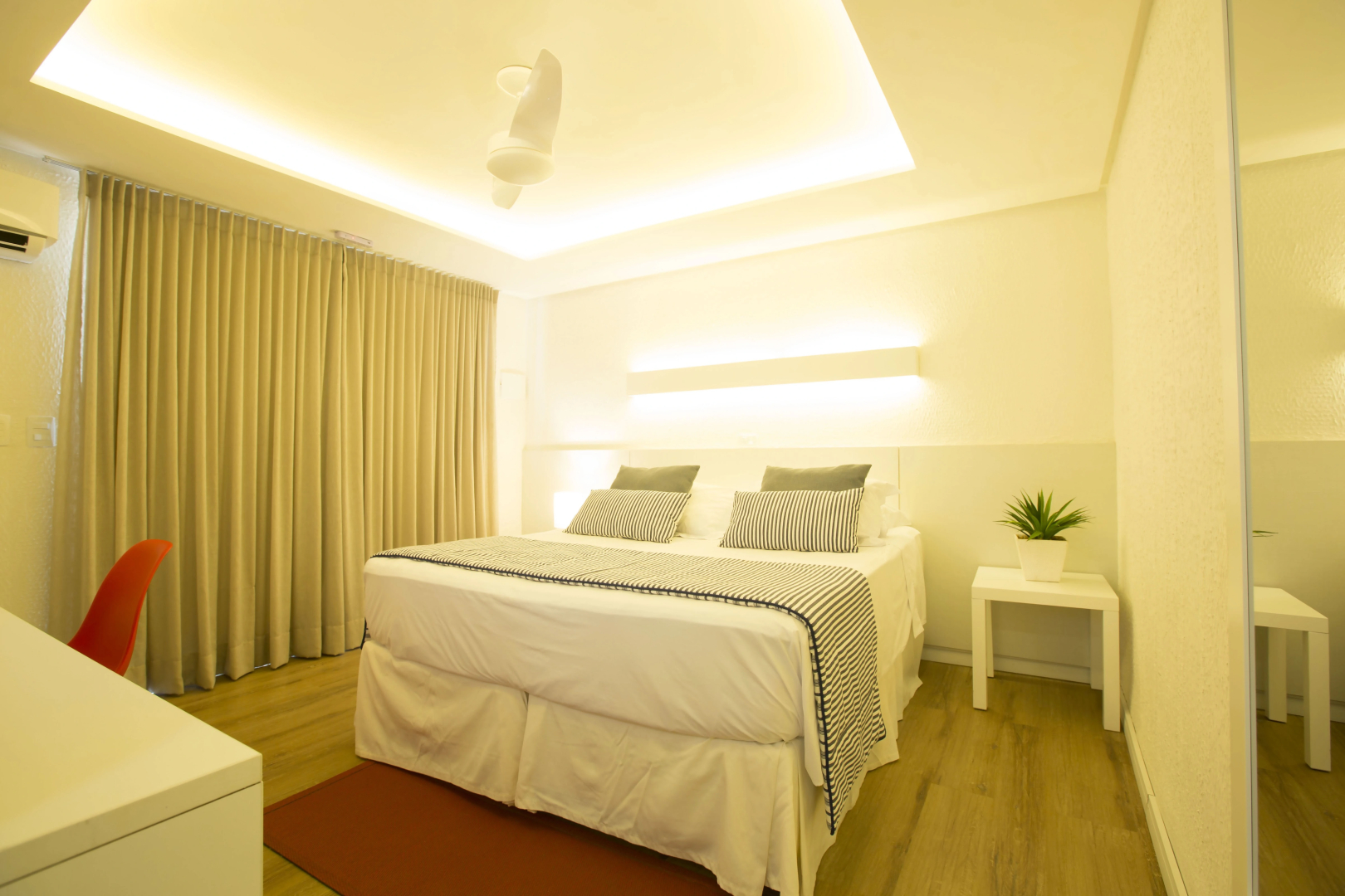 Dolphin Hotel
