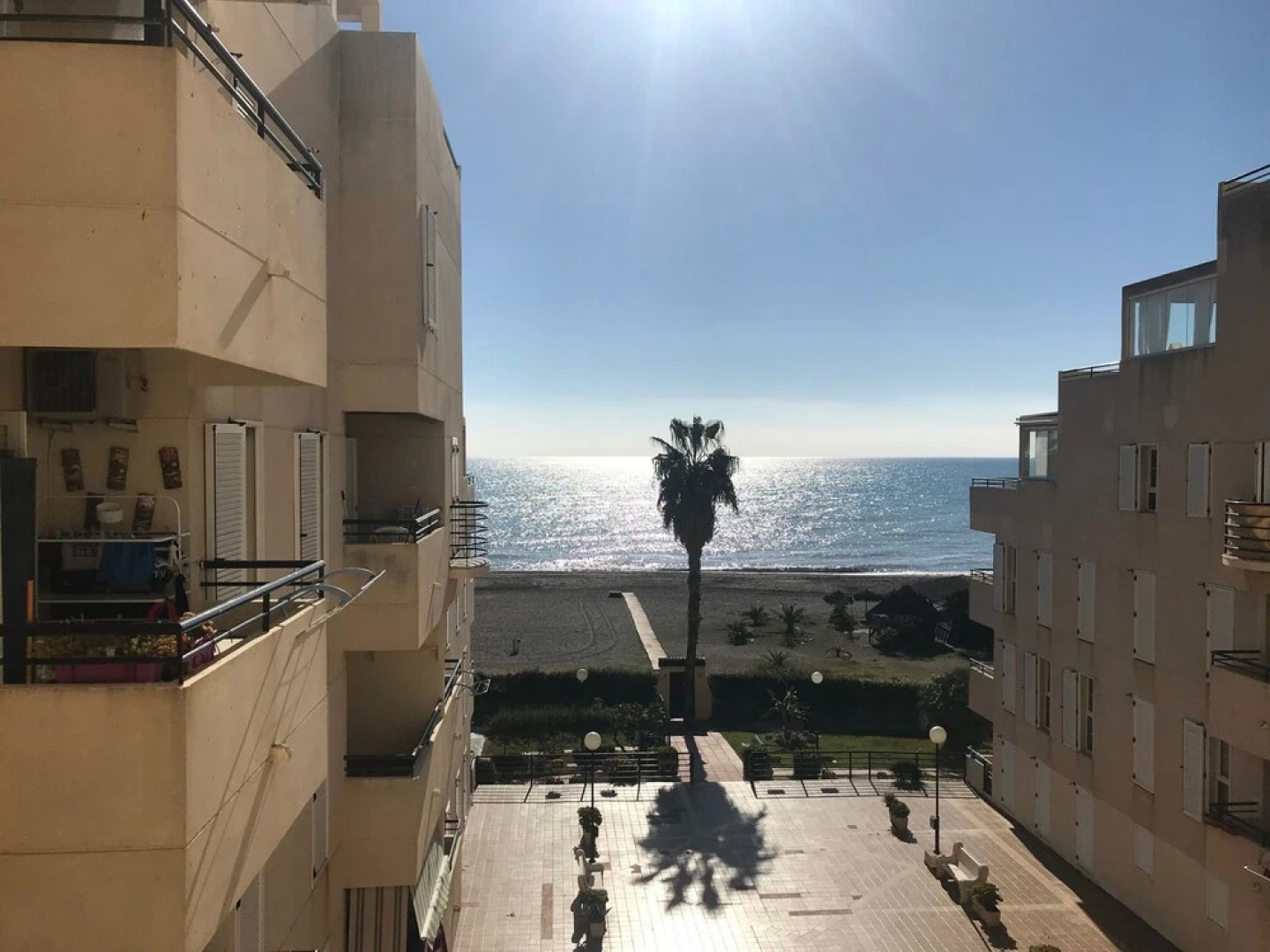 Espectacular residencial en 1ª linea con piscina