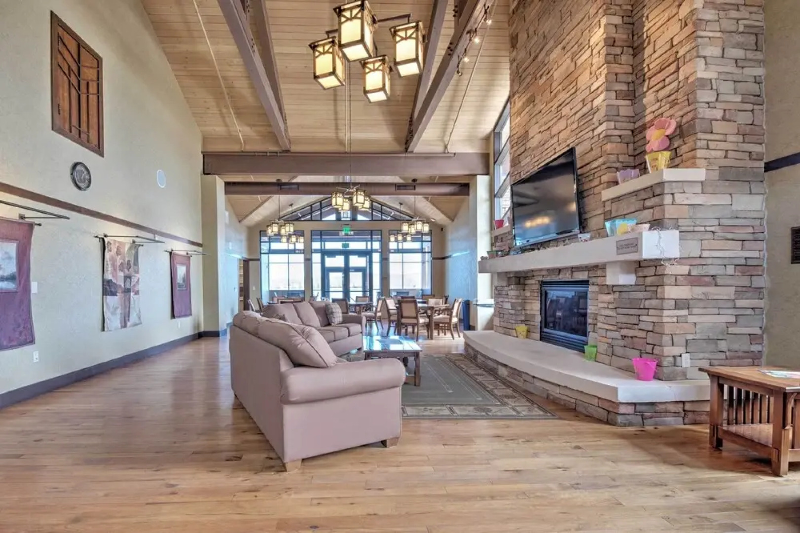 Peaceful Pocono Lake Cabin: Walk to Pine Lake!