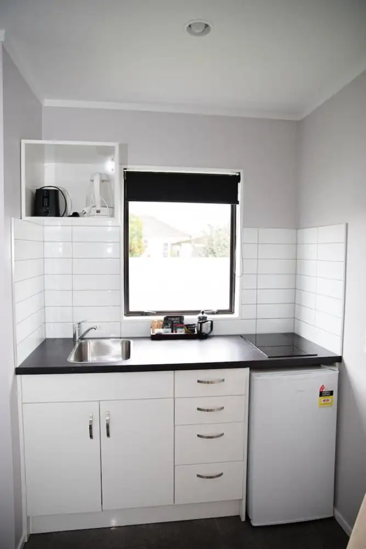 Bk's Palm Court Motor Lodge