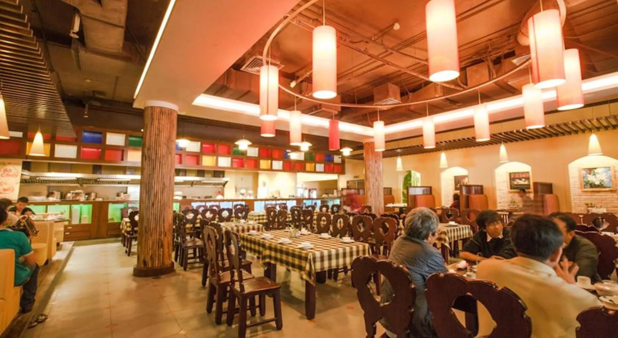 Den Long Do Hotel & Restaurant