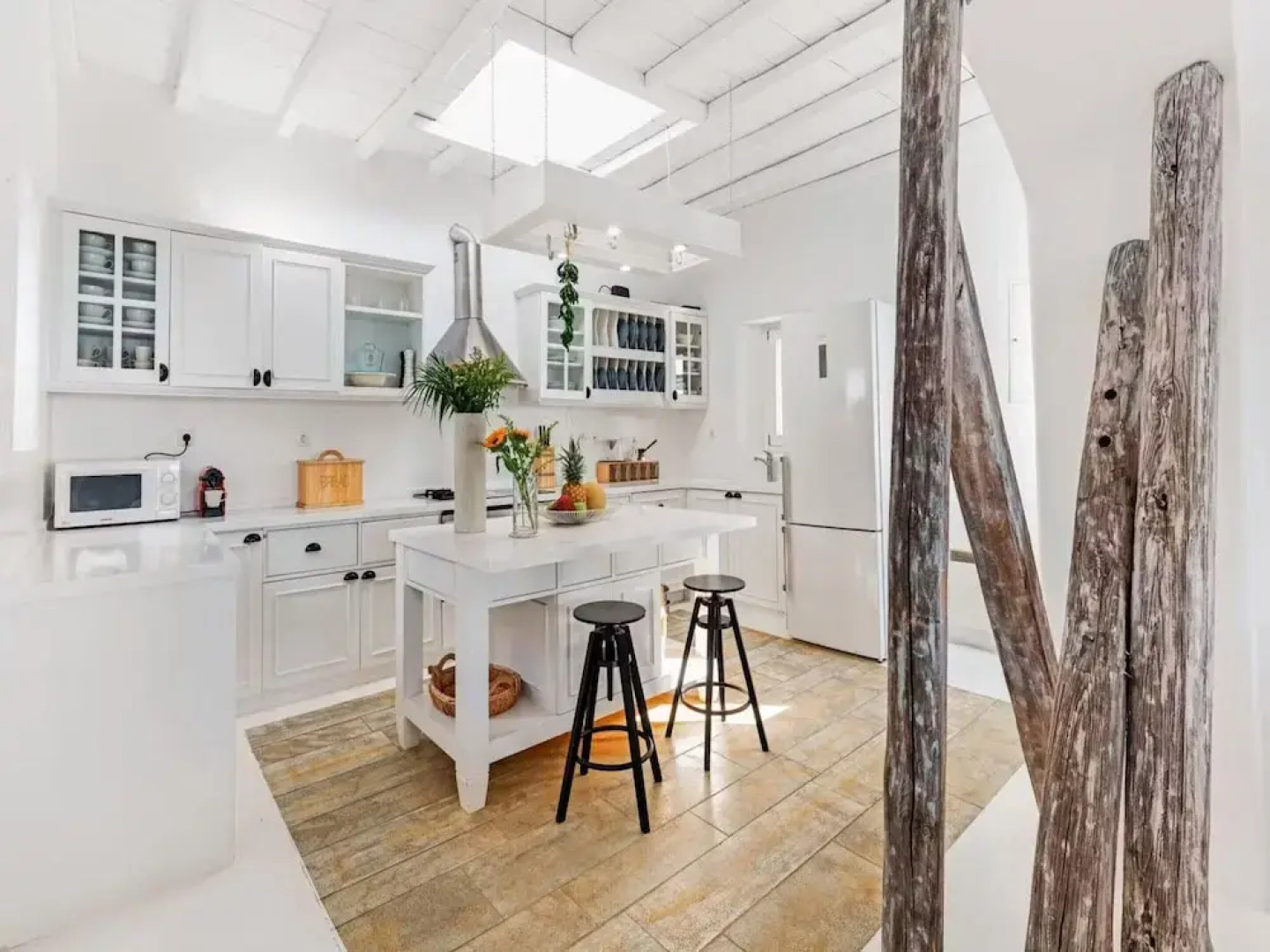 Stunning Villa Surrounded by Lush Greenery