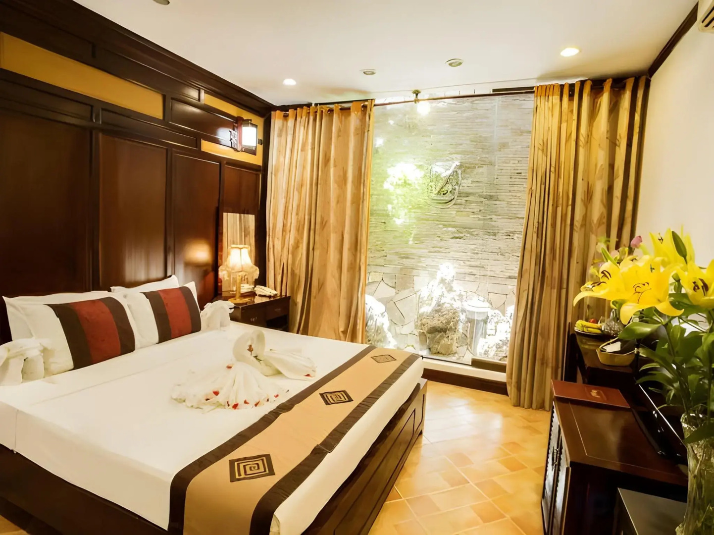 Galliot Central Hotel