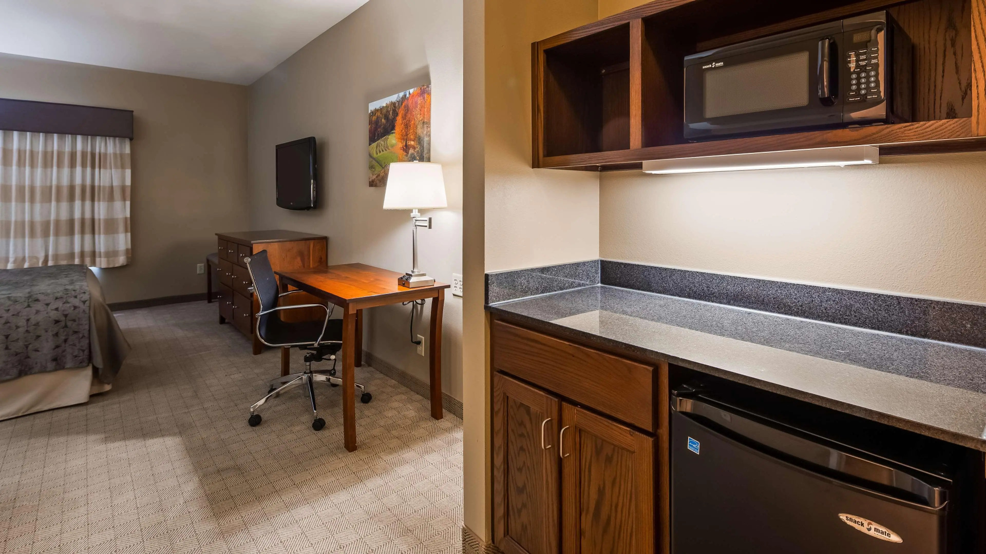 Green Mill Village Hotel & Suites, BW Signature Collection