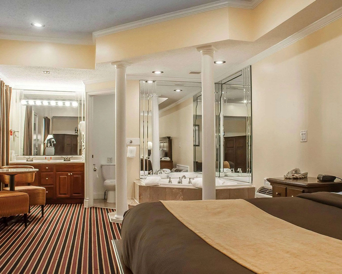 Econo Lodge At The Falls North