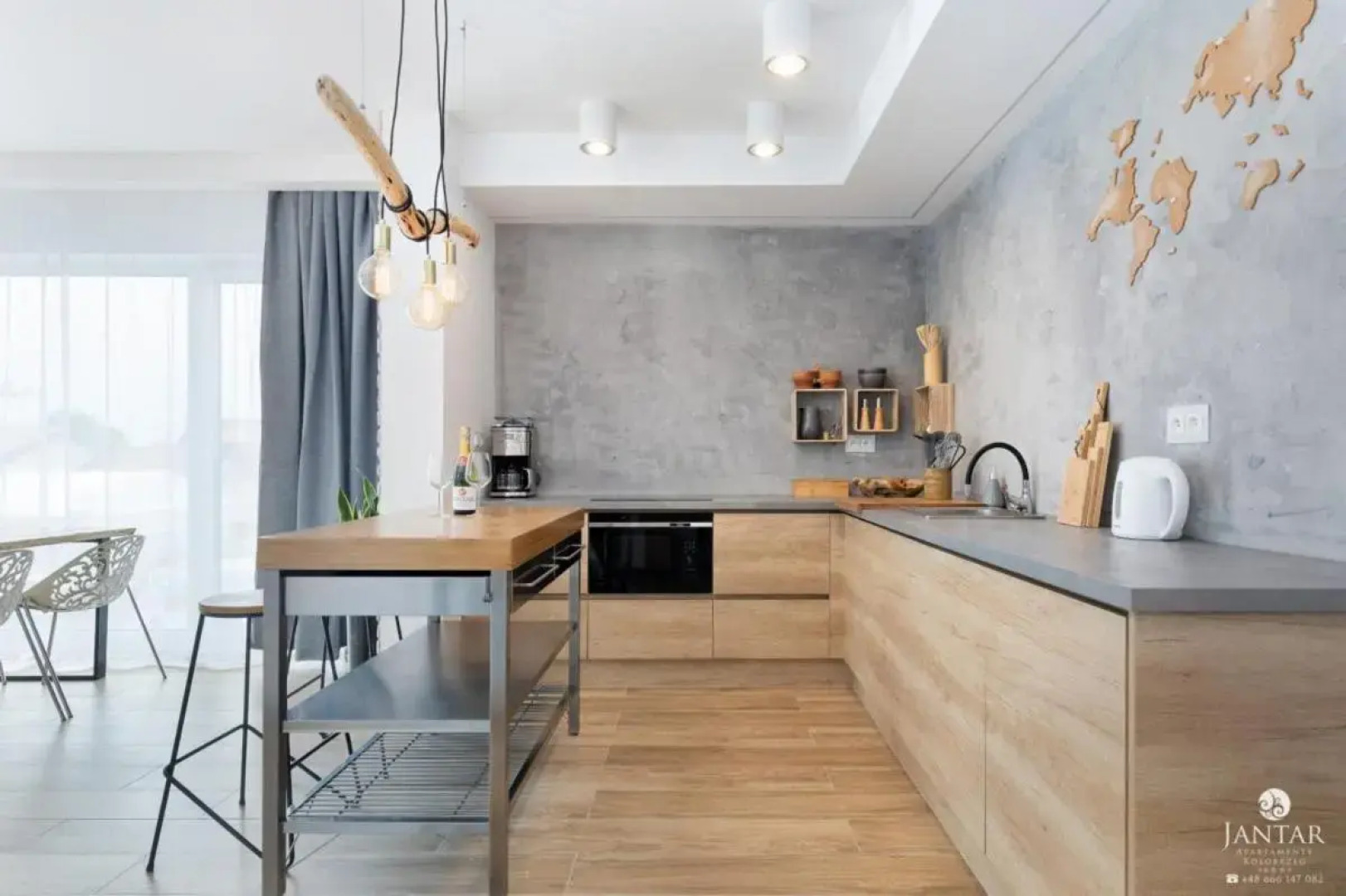 Sailor 7 Z bocznym widokiem na morze