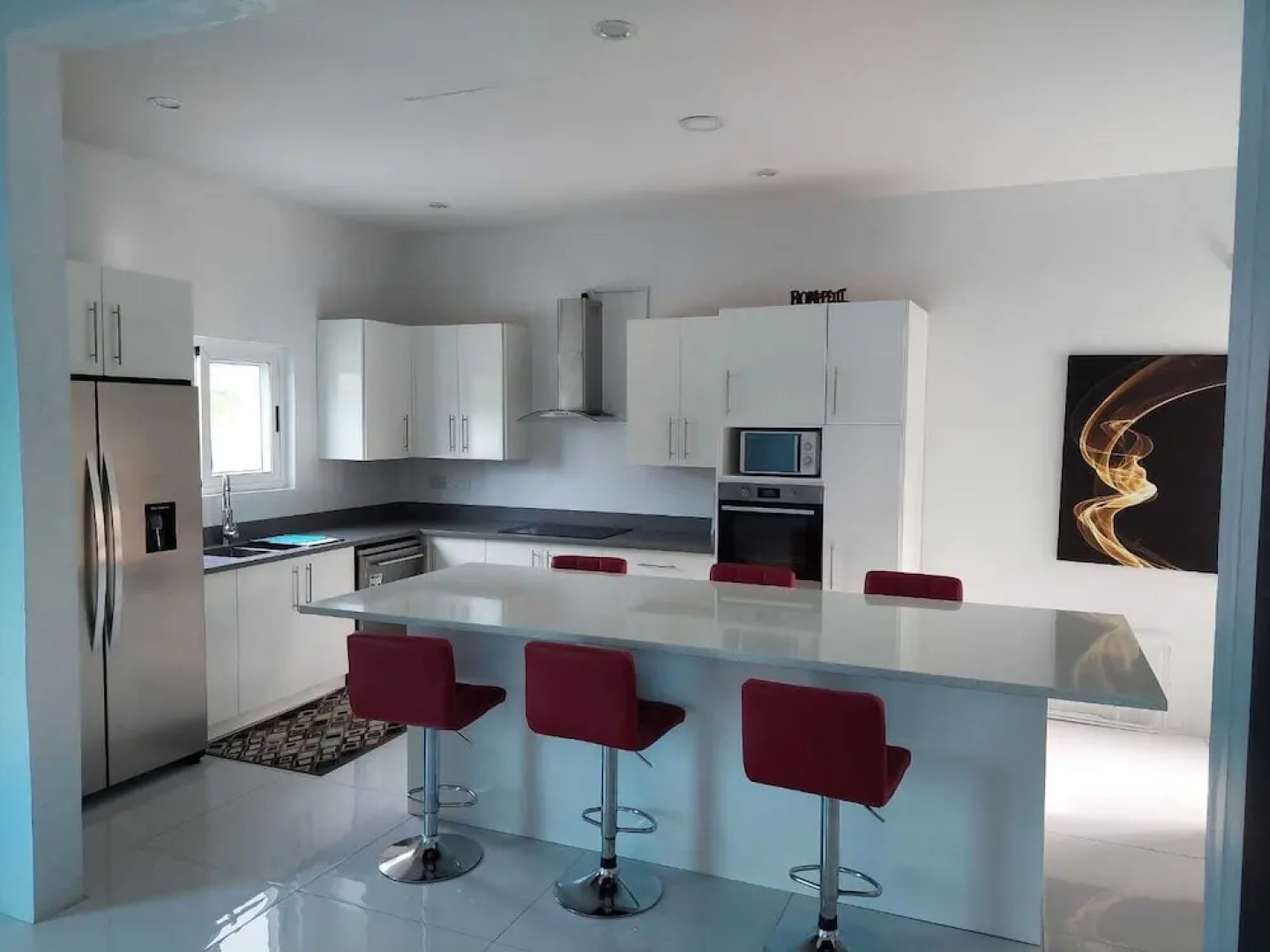 3Bd Luxury Villa Located in Prime Loc