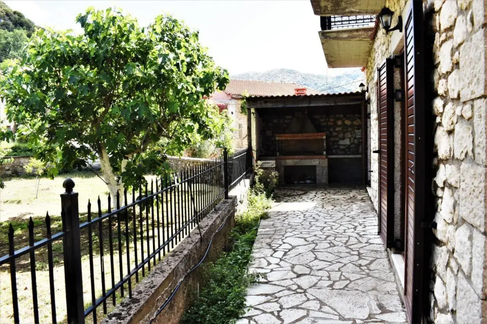 Stonehouse dome Lagadia