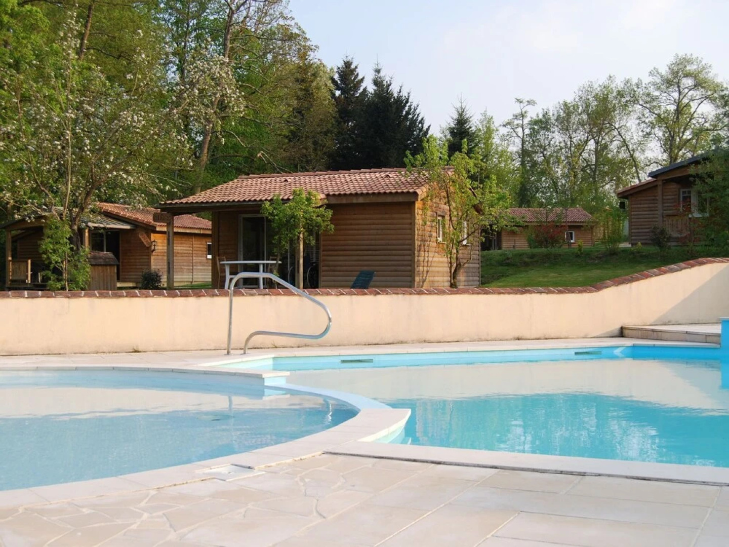Well-kept Mobile Home Situated Among Vineyards in Dordogne
