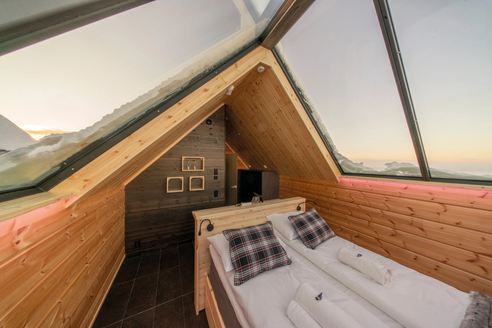 Star Arctic Hotel & Activities