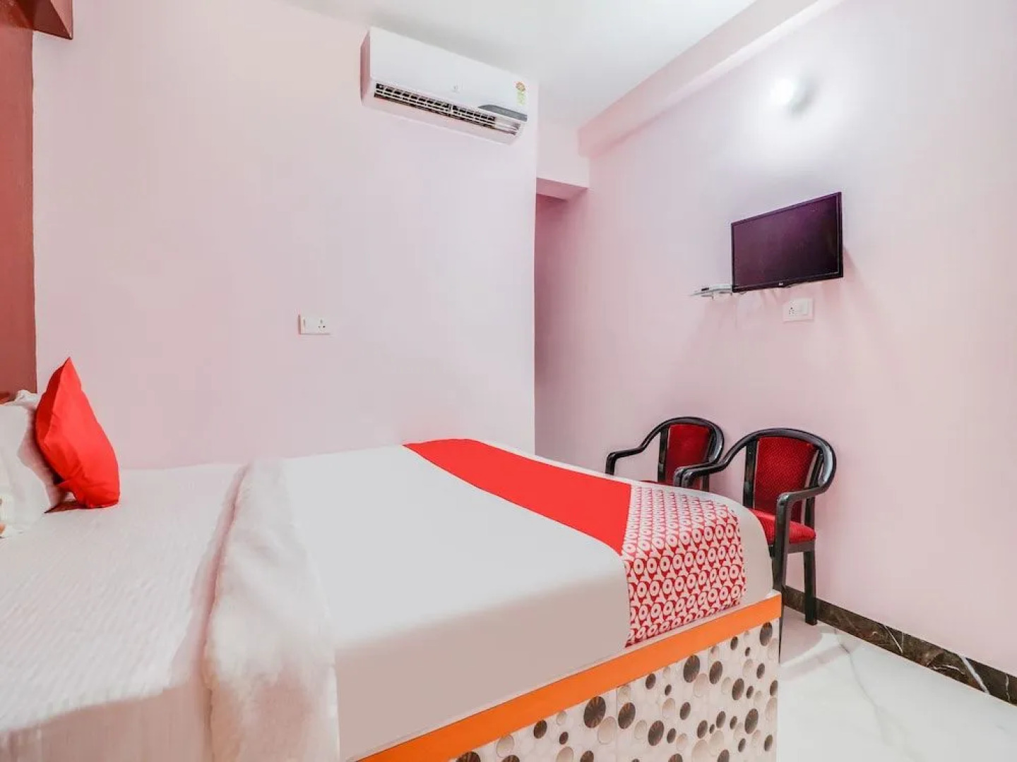 Oyo 46190 Triotel Hotels And Banquets (Opc) Private Limited