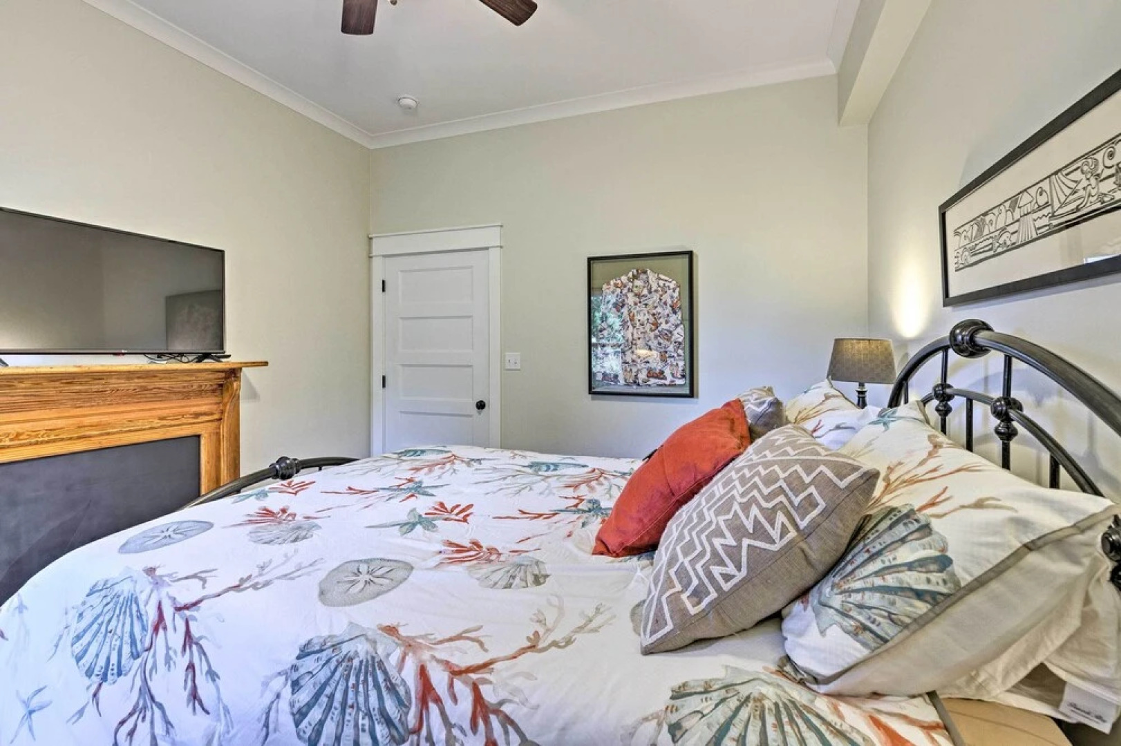 Harbor Oaks Haven: Walk to Front Beach & Downtown!