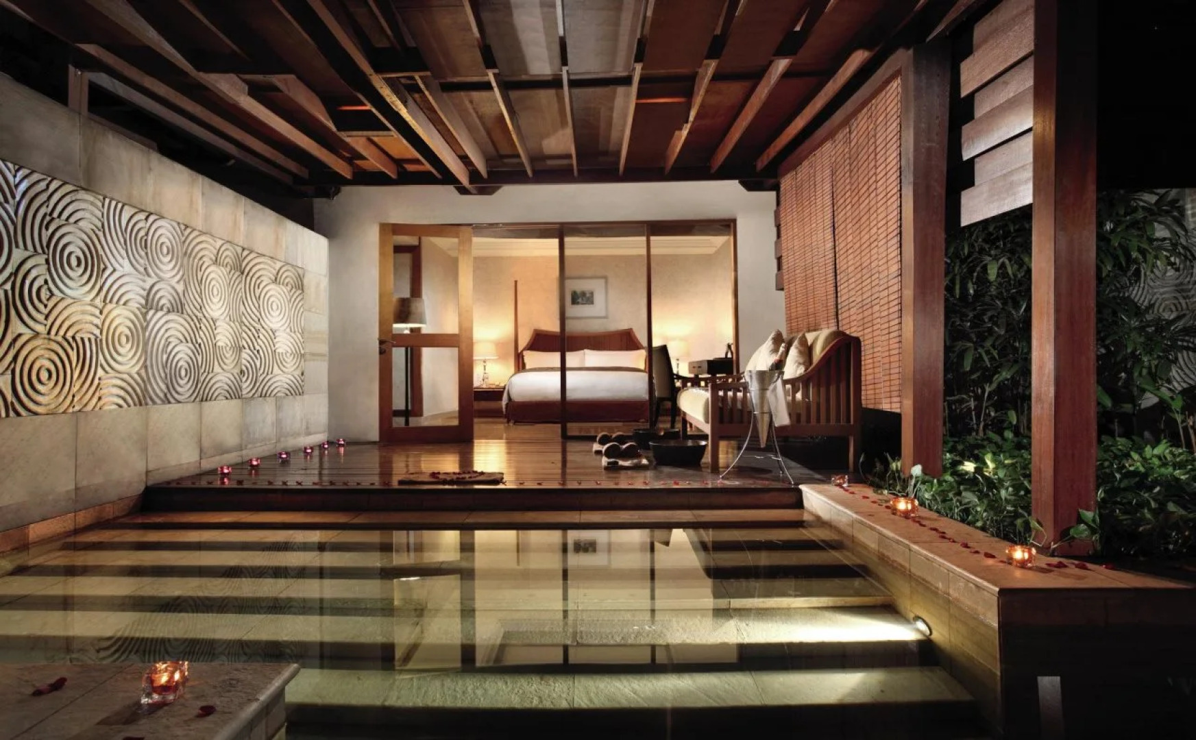 The Ritz-Carlton Jakarta, Mega Kuningan