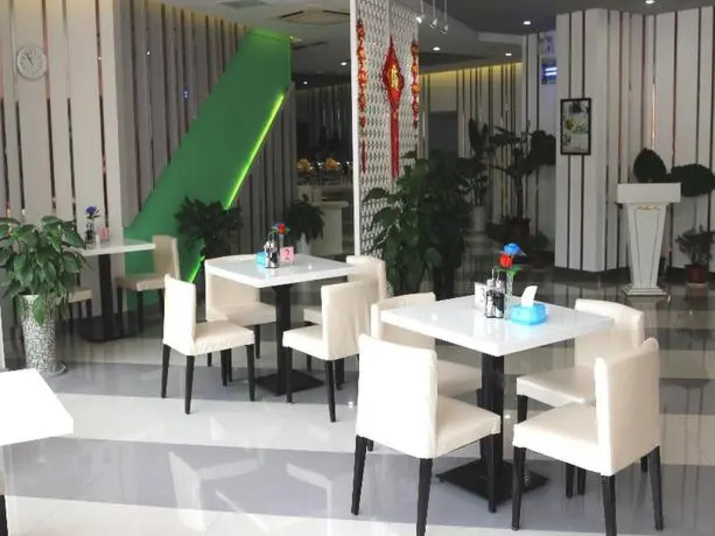 Tropical Winds Apartment Hotel