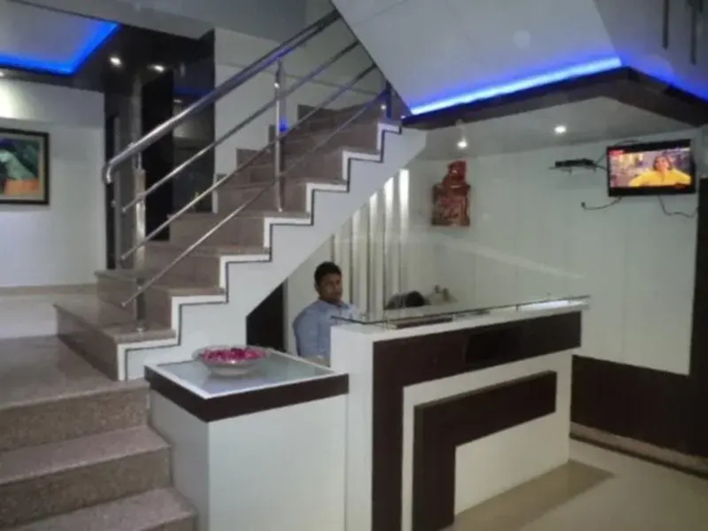 Hotel R K International