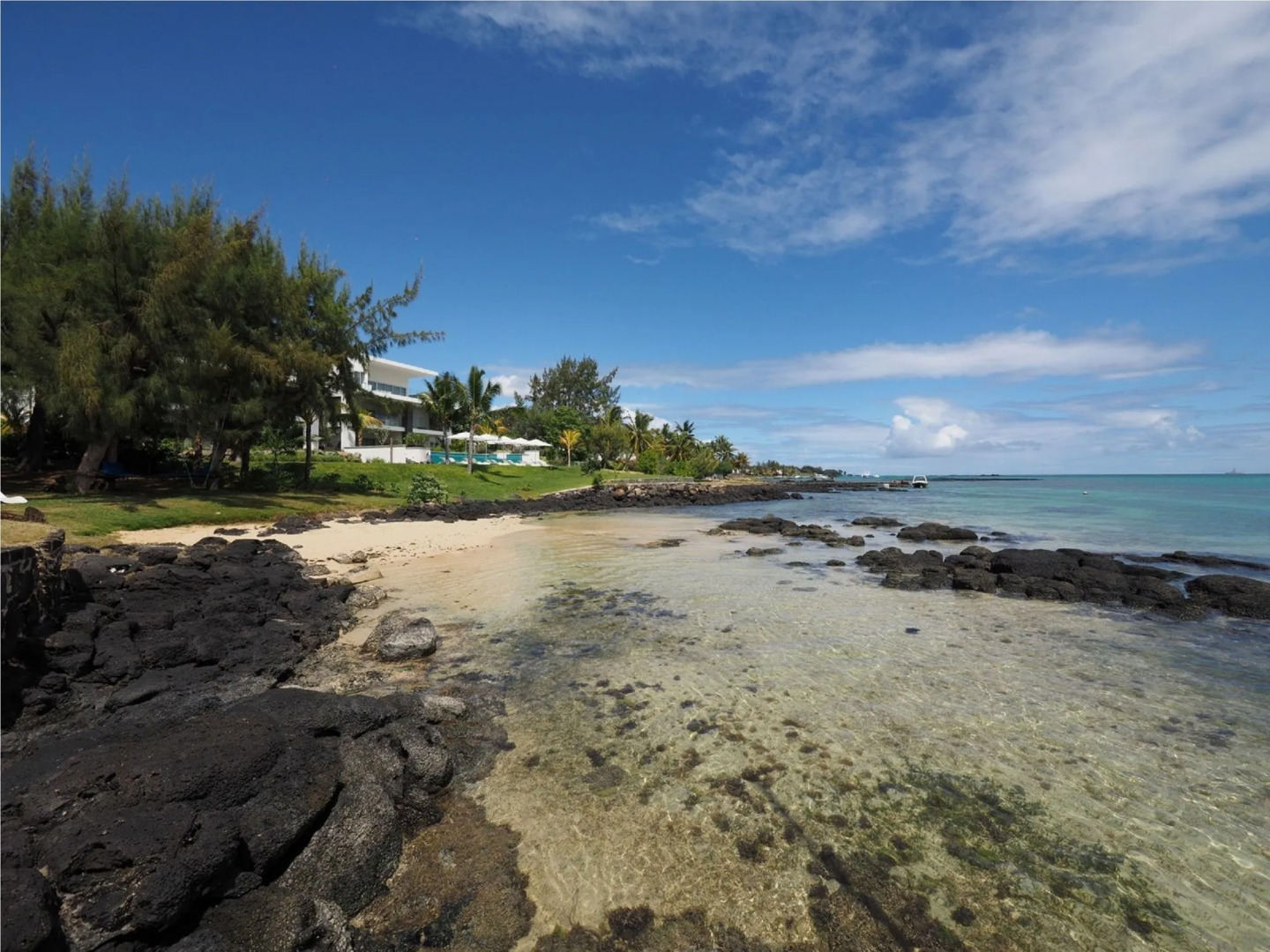 Myra Seafront Suites with Lov