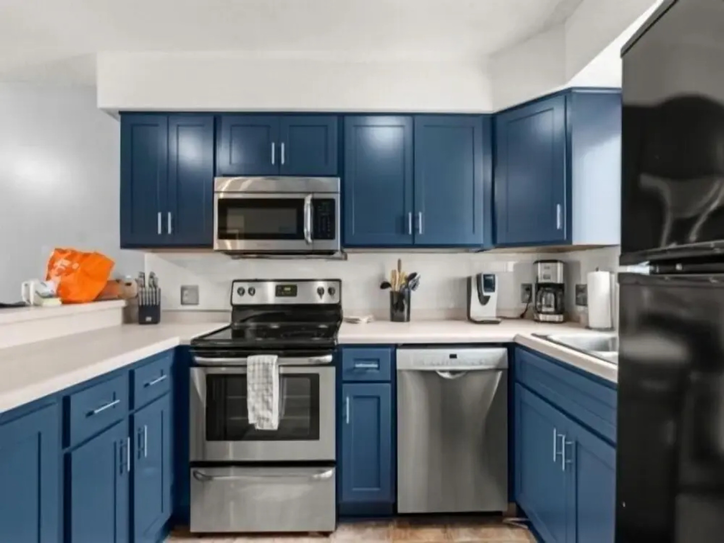 Sand Pebbles A17 - Relax And Unwind. Feel The Sun On Your Shoulders And The Ocean Breezes In Your Hair. 2 Bedroom Condo by RedAwning