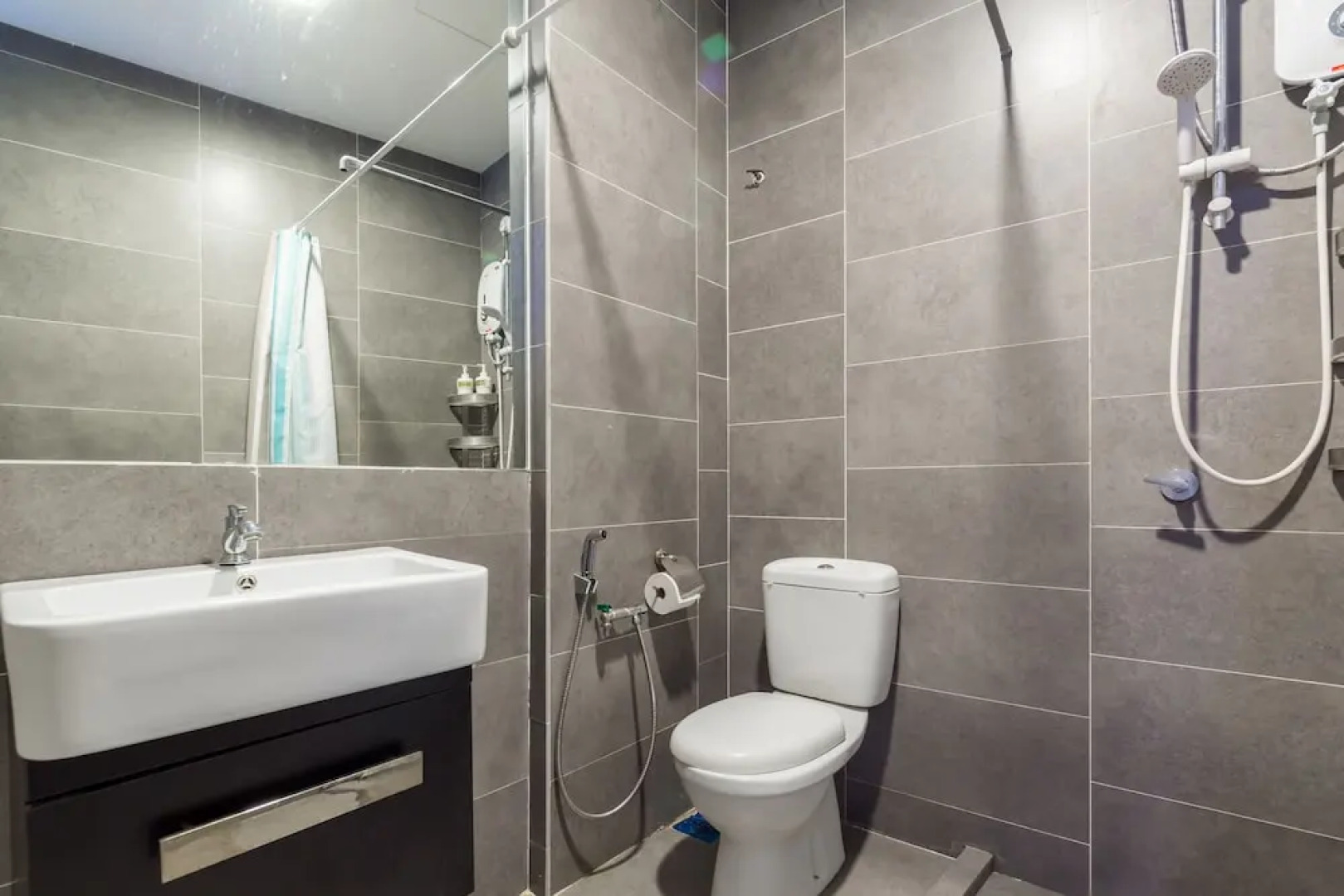 Luzzeri Suite Empire Damansara