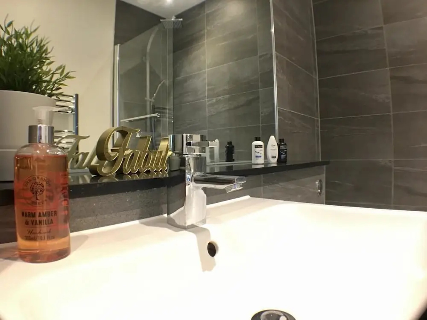 Luxurious Shelley House Apartment