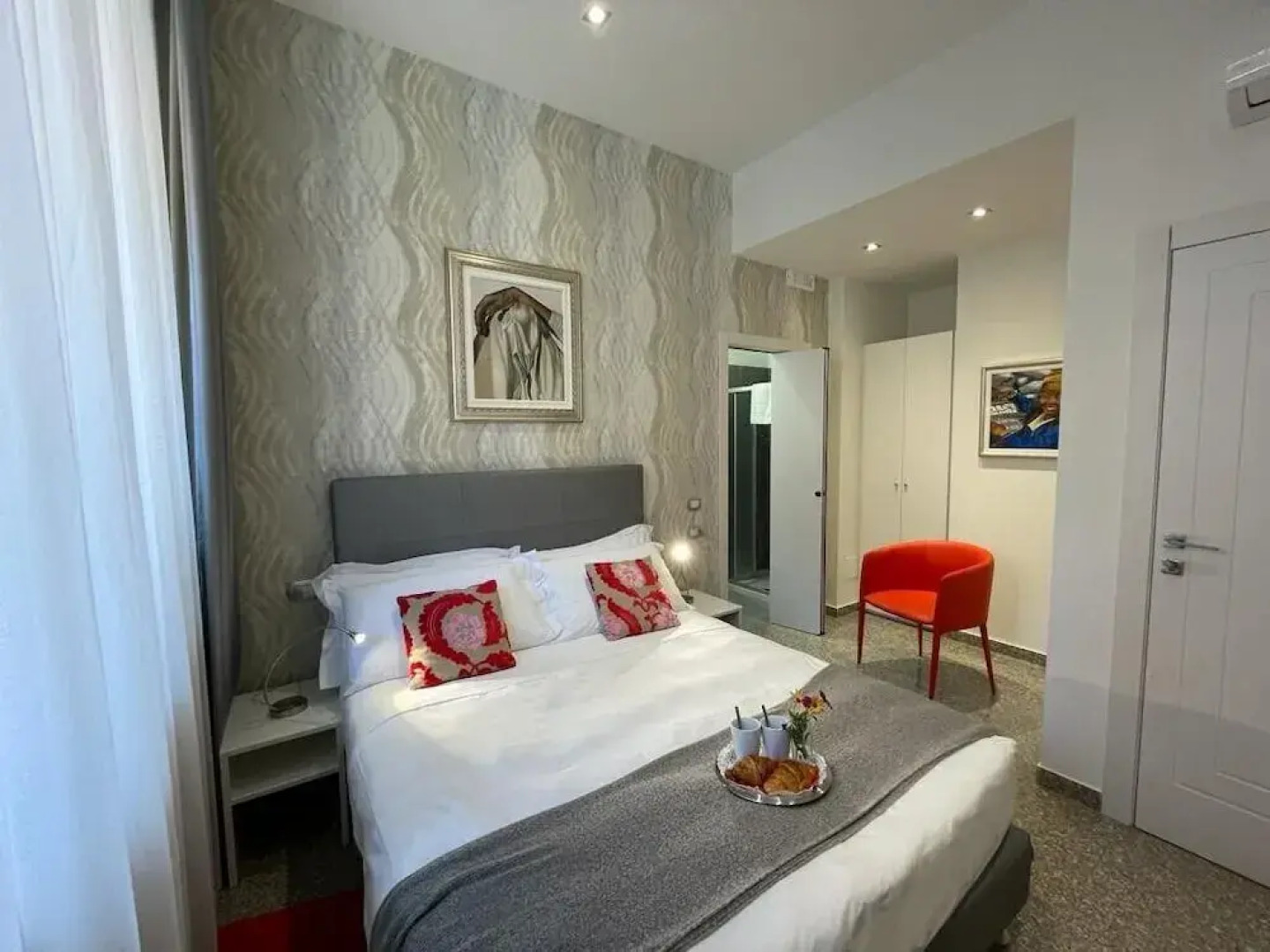 Monza City Rooms & Studios