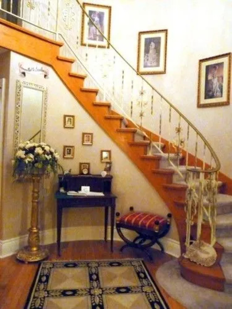 Les Diplomates B&B (Executive Guest House)