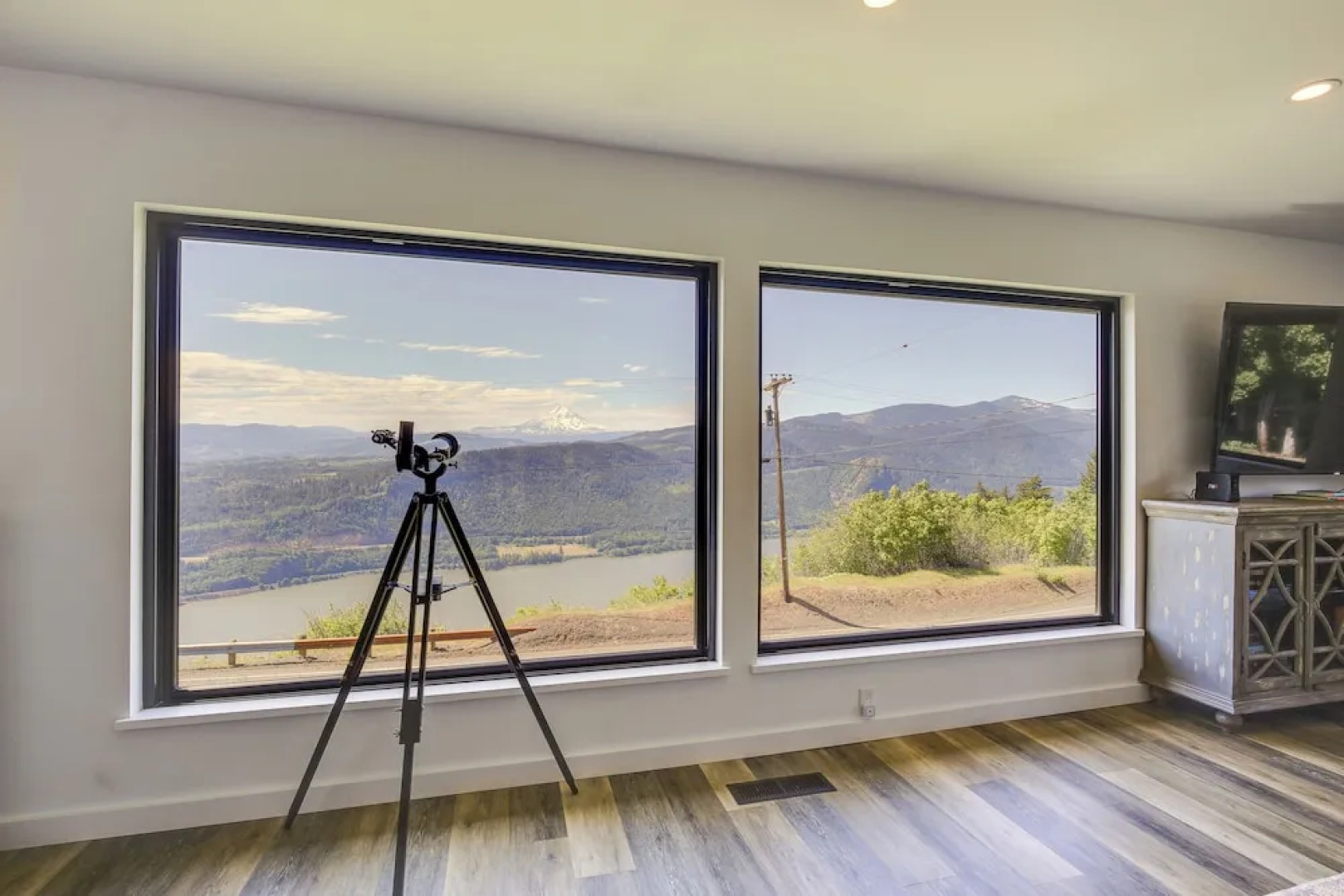 Mt Hood Views: Modern Underwood Home w/ Deck!